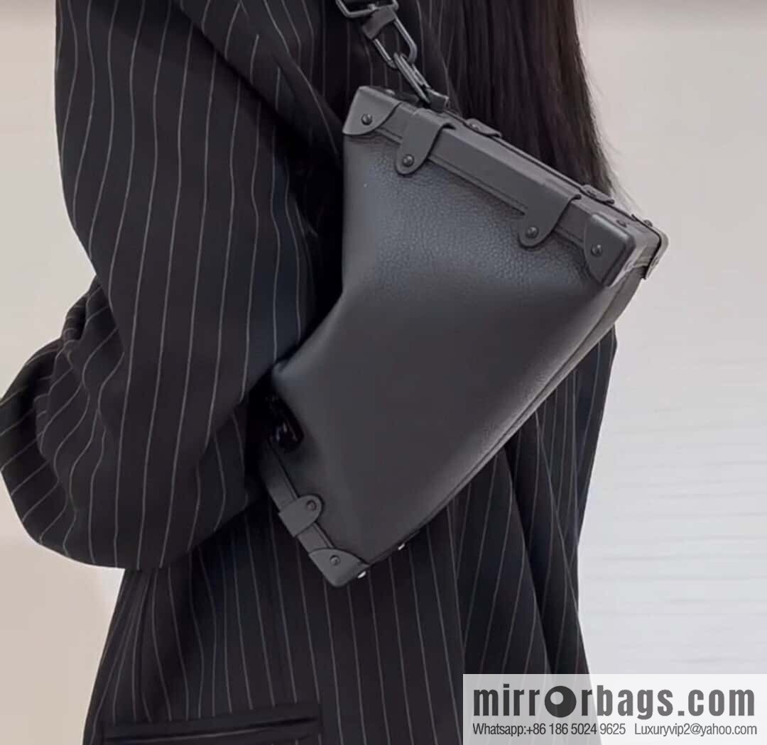 [Boutique‑grade] M24309 black buckle, full leather soft box bag series SIDE TRUNK medium handbag M46358