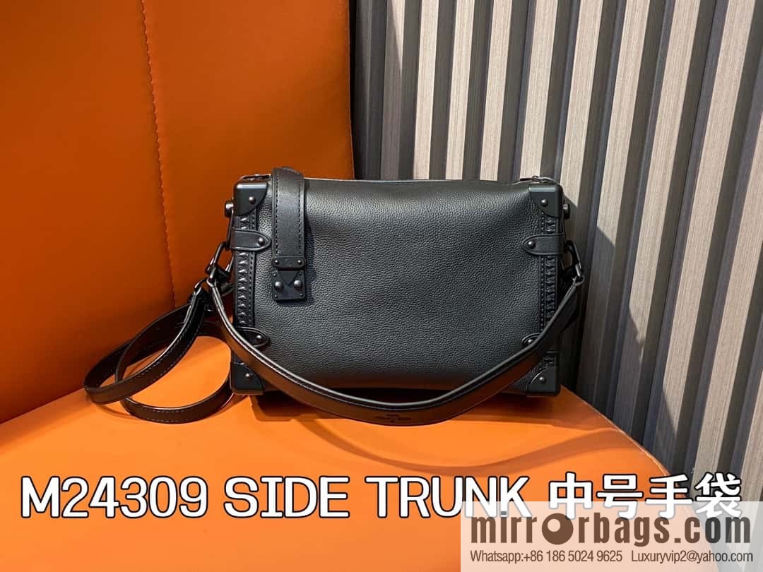 [Boutique‑grade] M24309 black buckle, full leather soft box bag series SIDE TRUNK medium handbag M46358