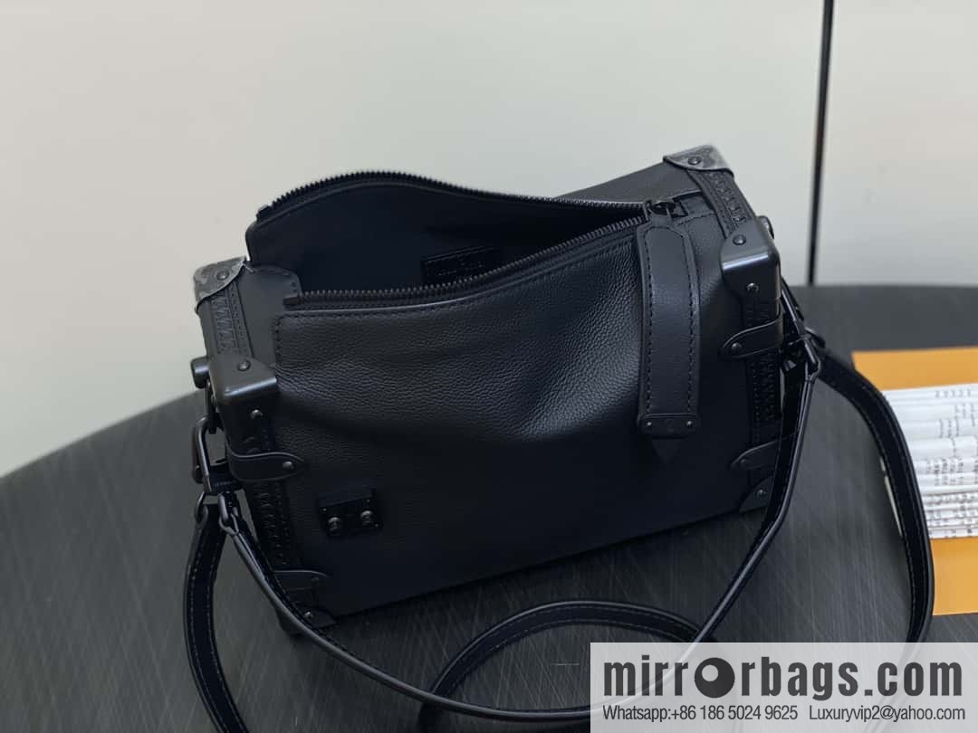 [Boutique‑grade] M24309 black buckle, full leather soft box bag series SIDE TRUNK medium handbag M46358