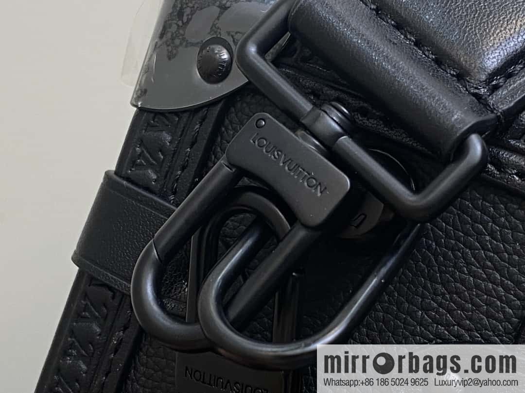 [Boutique‑grade] M24309 black buckle, full leather soft box bag series SIDE TRUNK medium handbag M46358