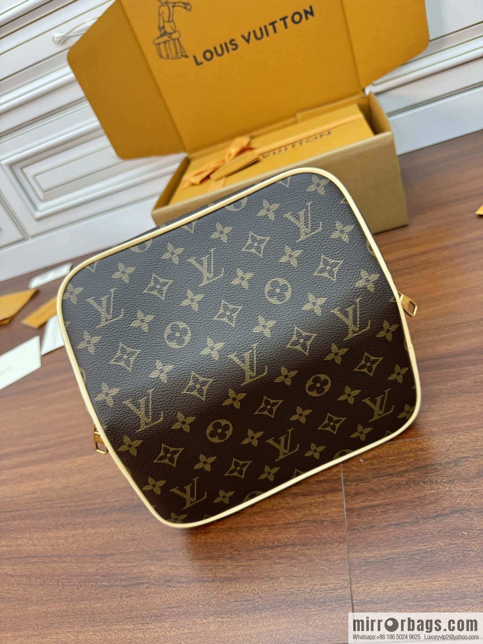 LV M11750 Toiletry Bag