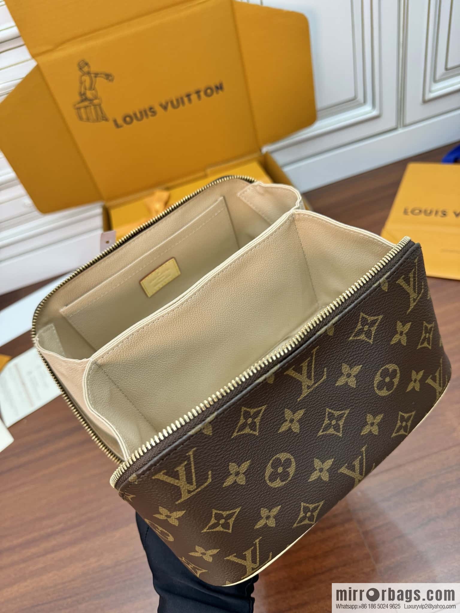 LV M11750 Toiletry Bag