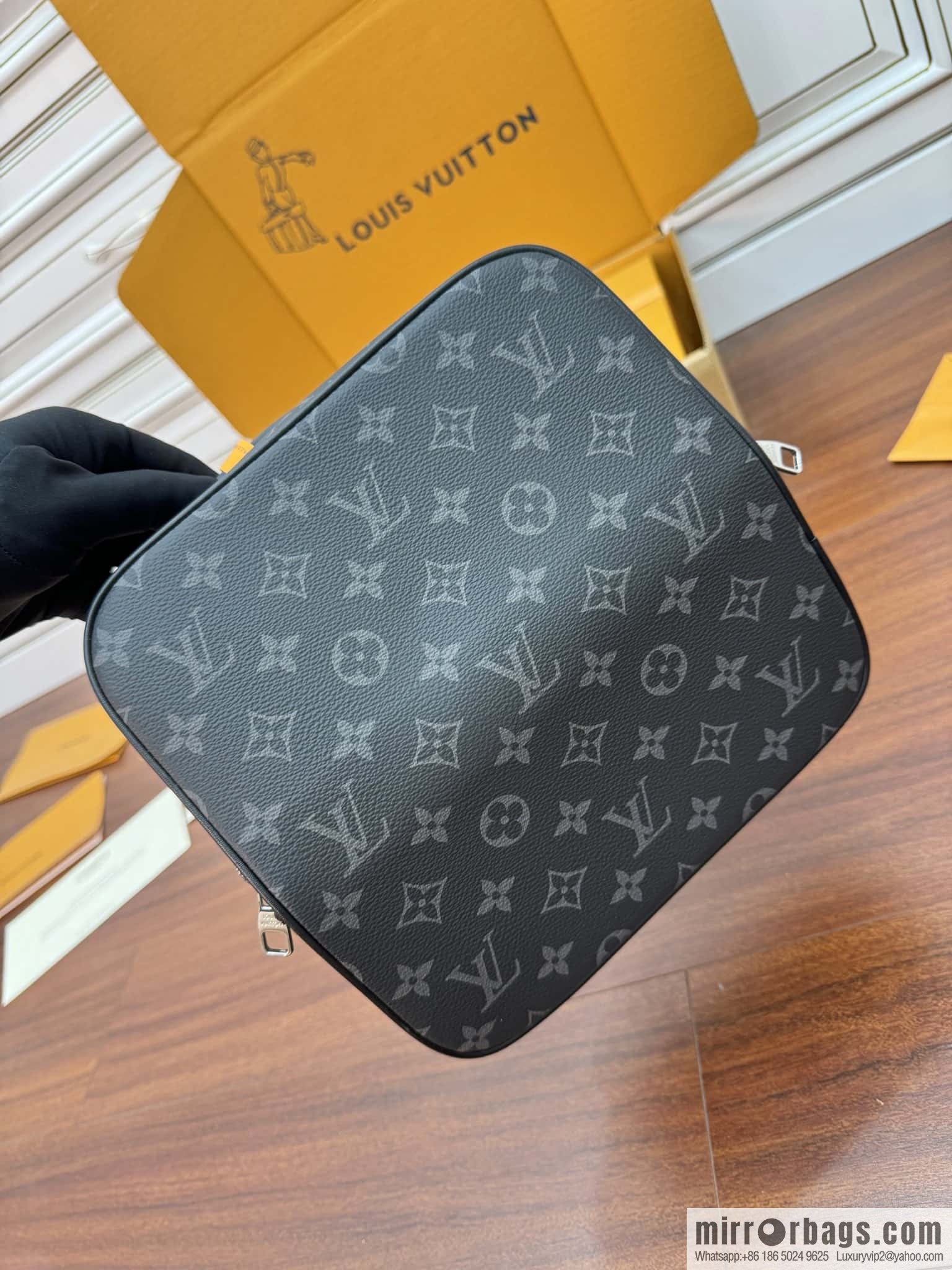 LV M11508 Toiletry Bag