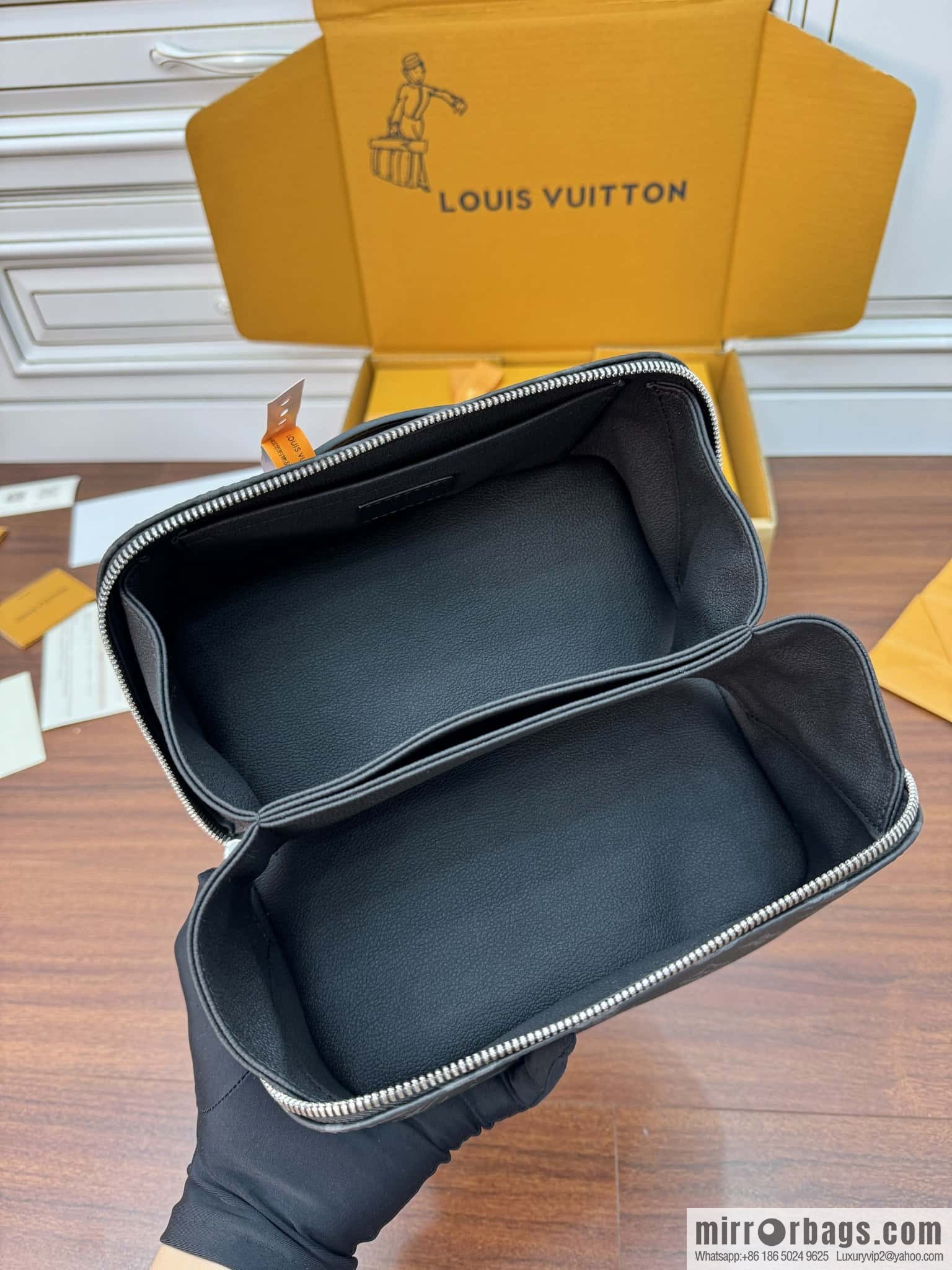 LV M11508 Toiletry Bag