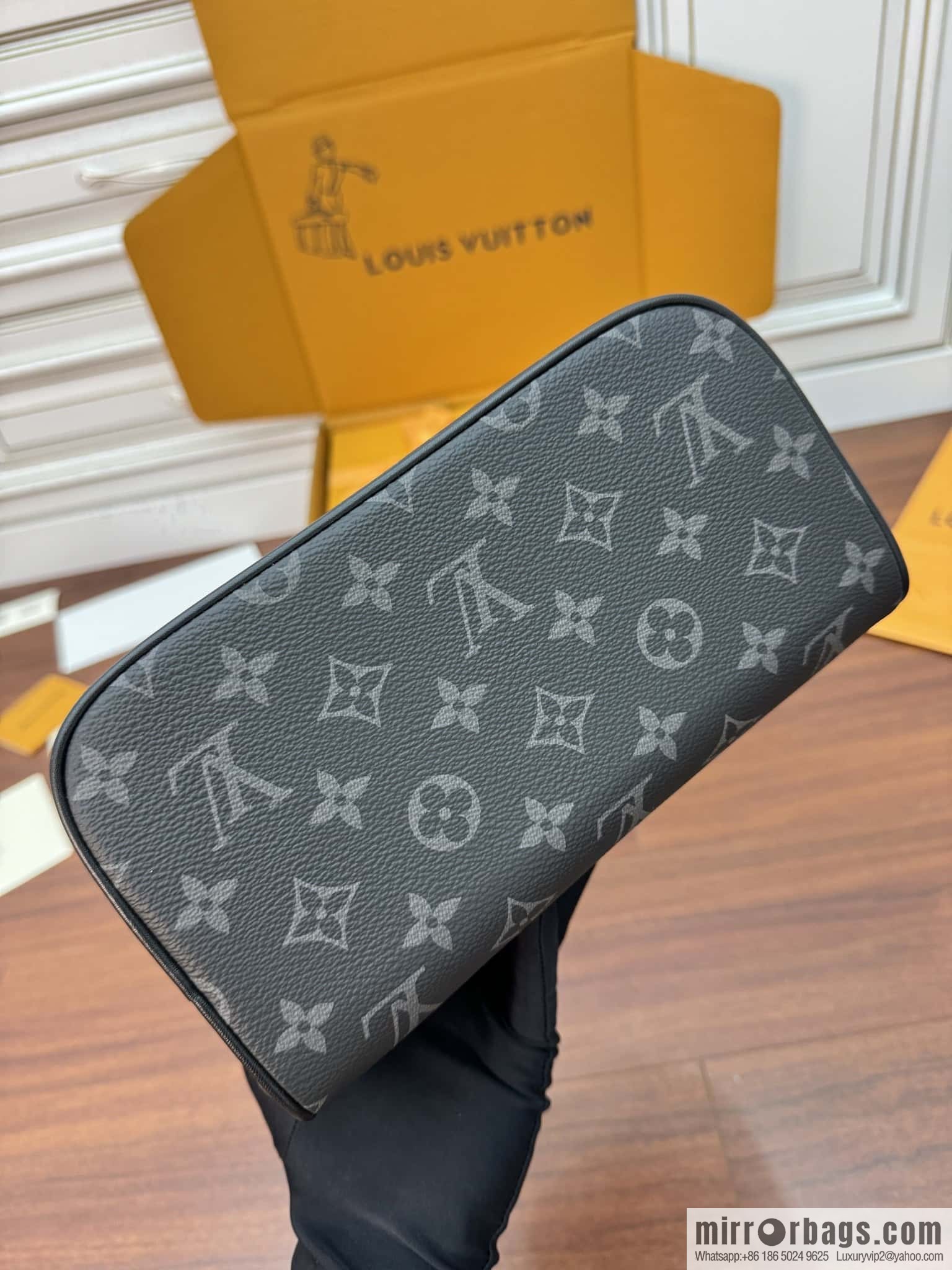 LV M11508 Toiletry Bag