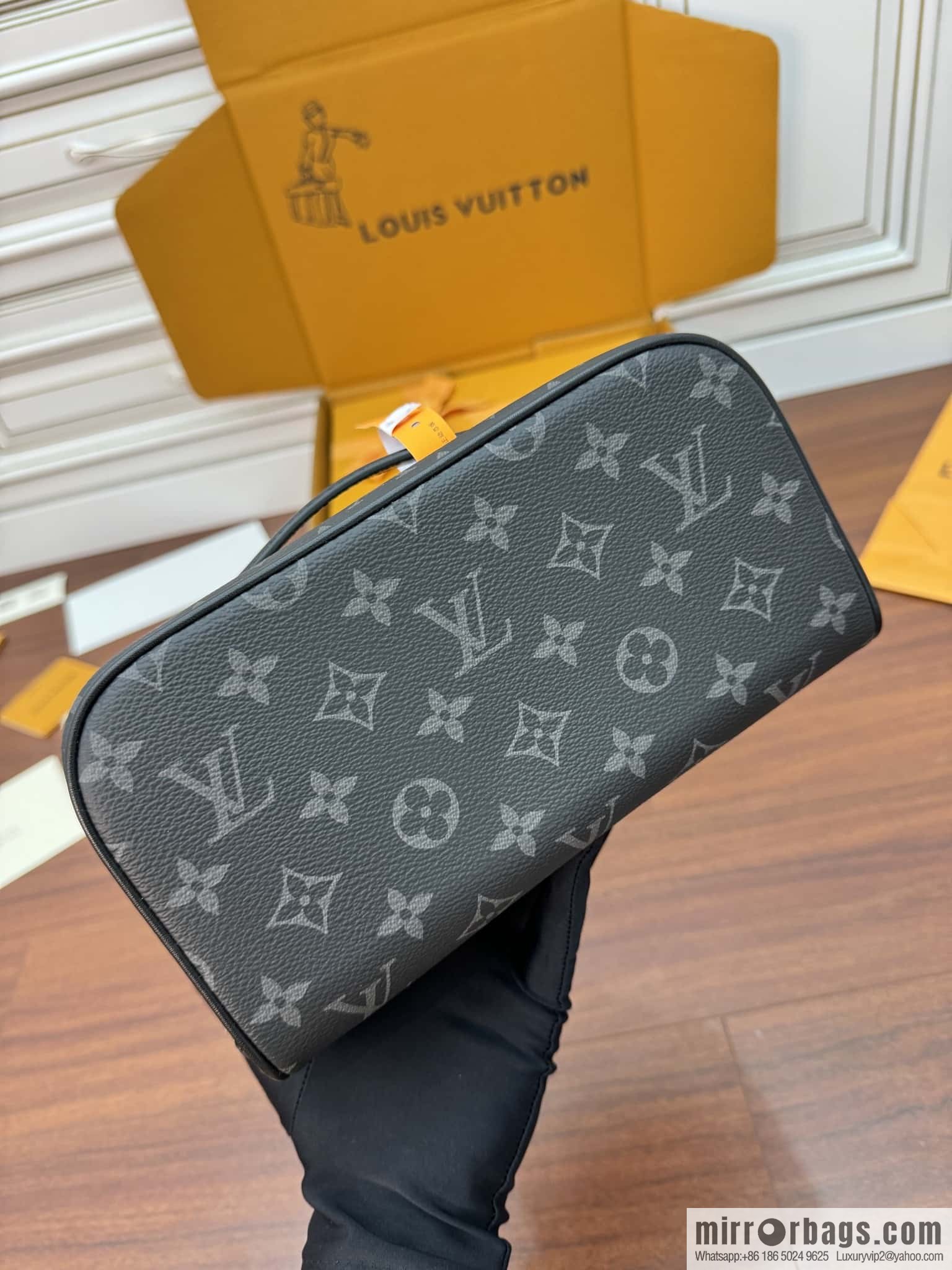 LV M11508 Toiletry Bag