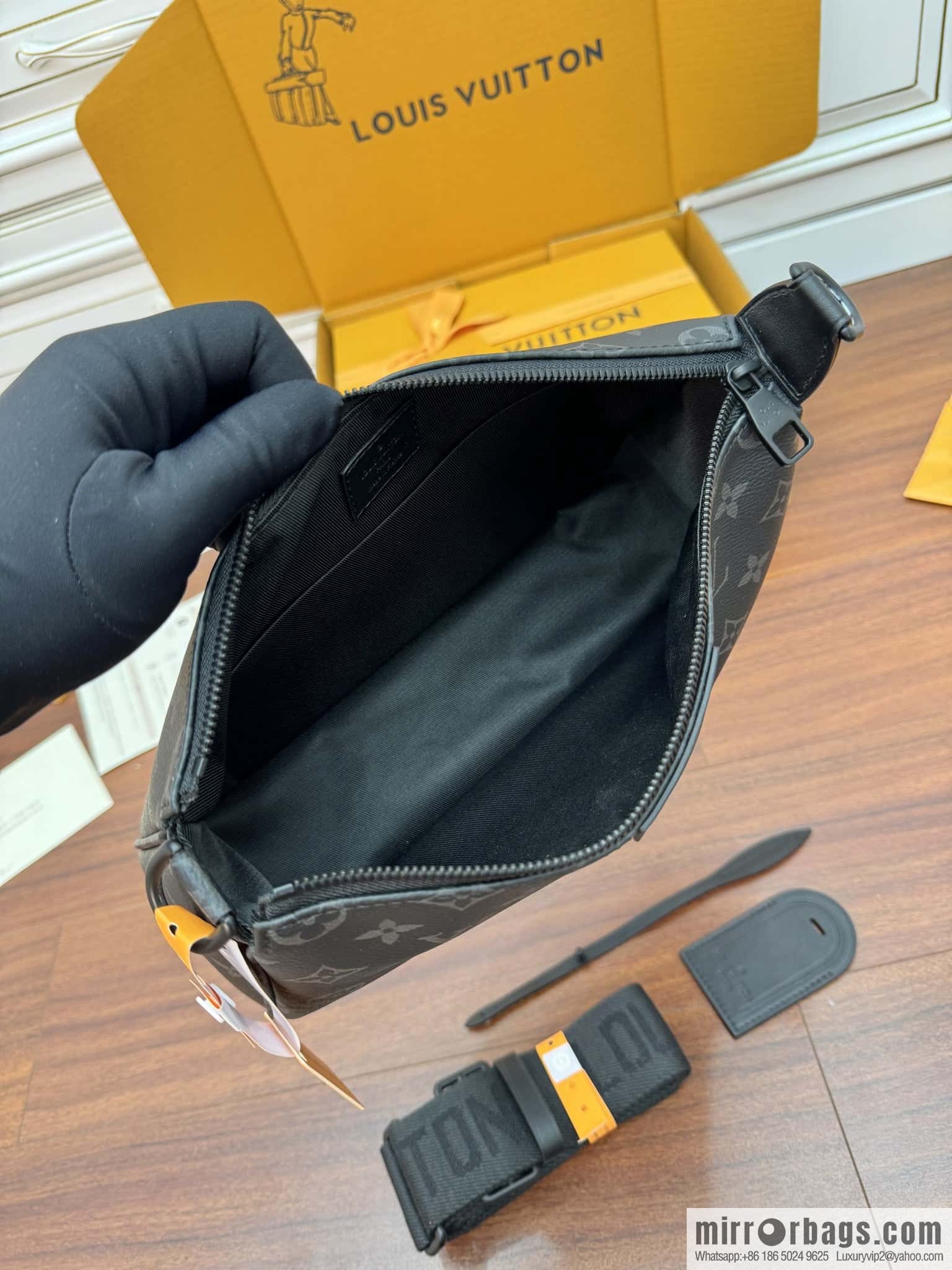 LV M11741 Pochette Accessoire XL