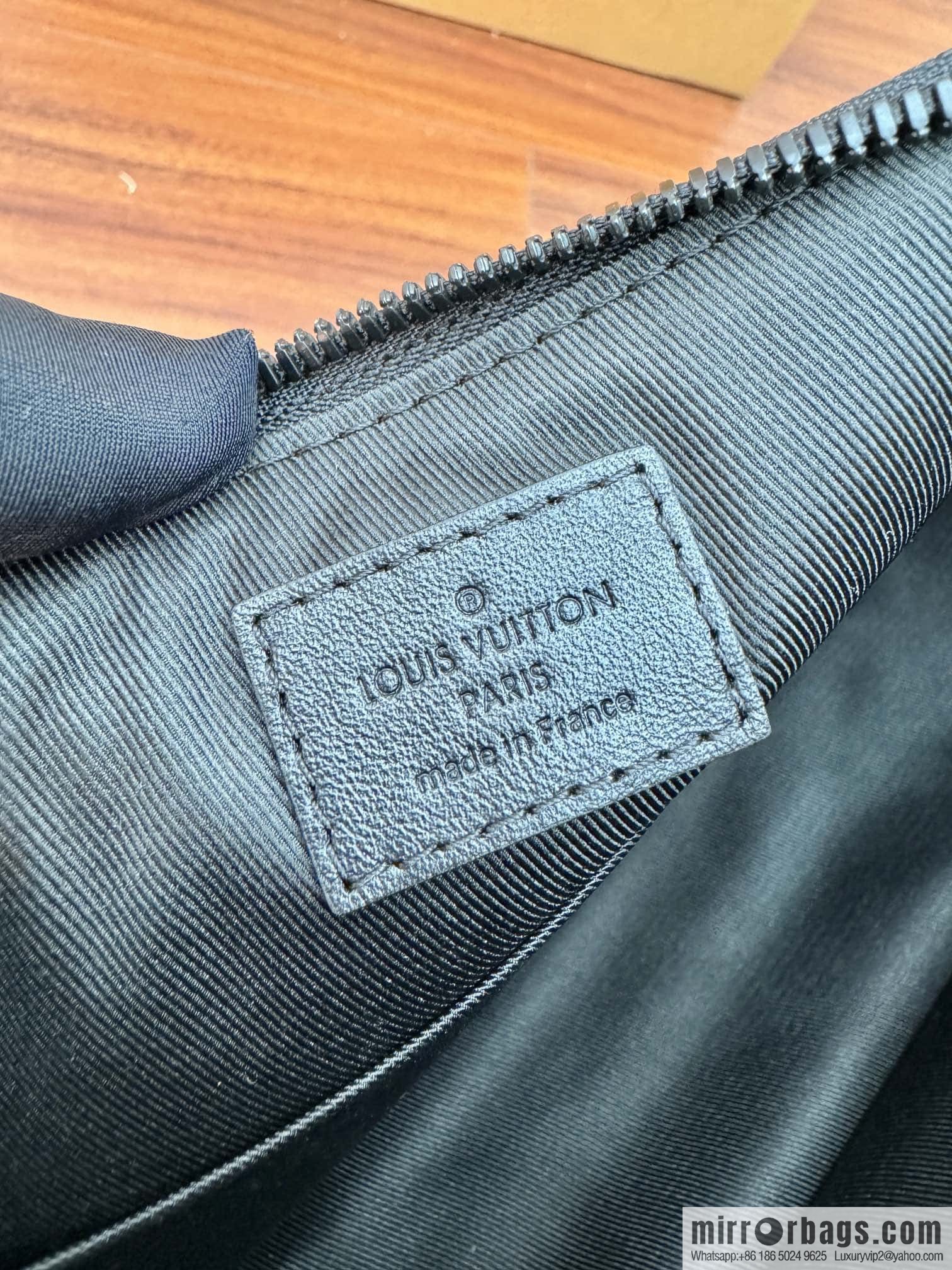 LV M11741 Pochette Accessoire XL
