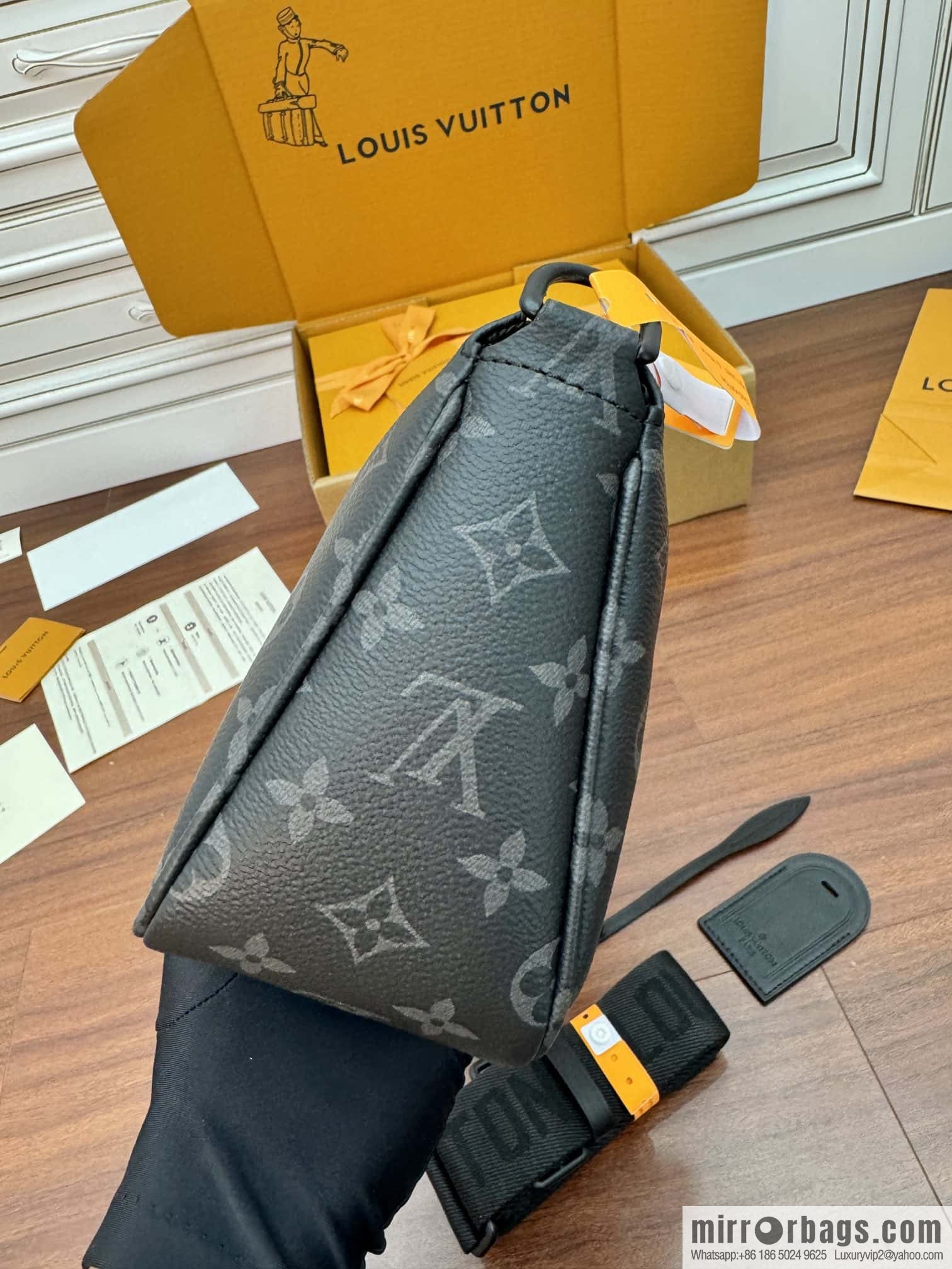 LV M11741 Pochette Accessoire XL