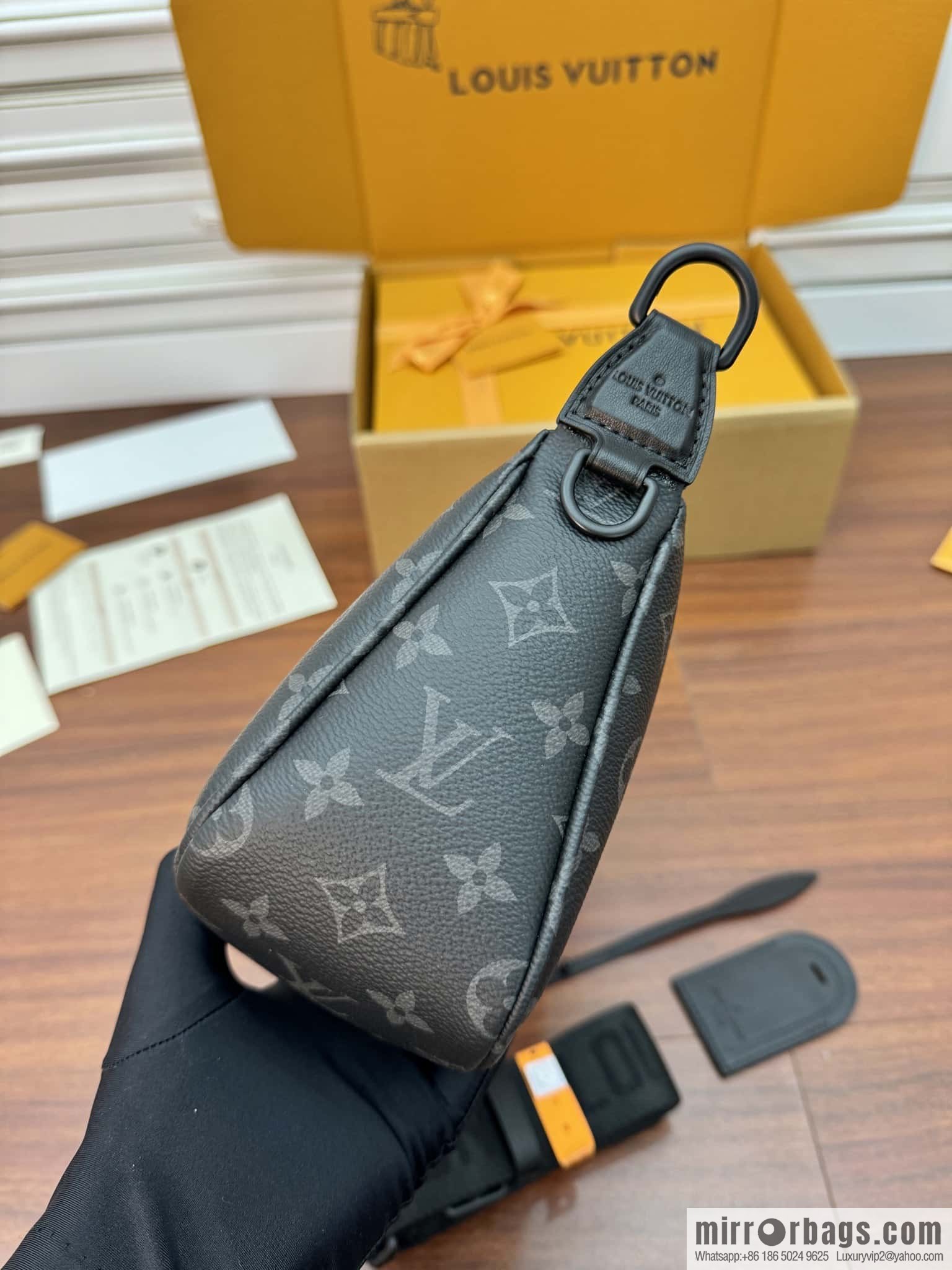 LV M11741 Pochette Accessoire XL