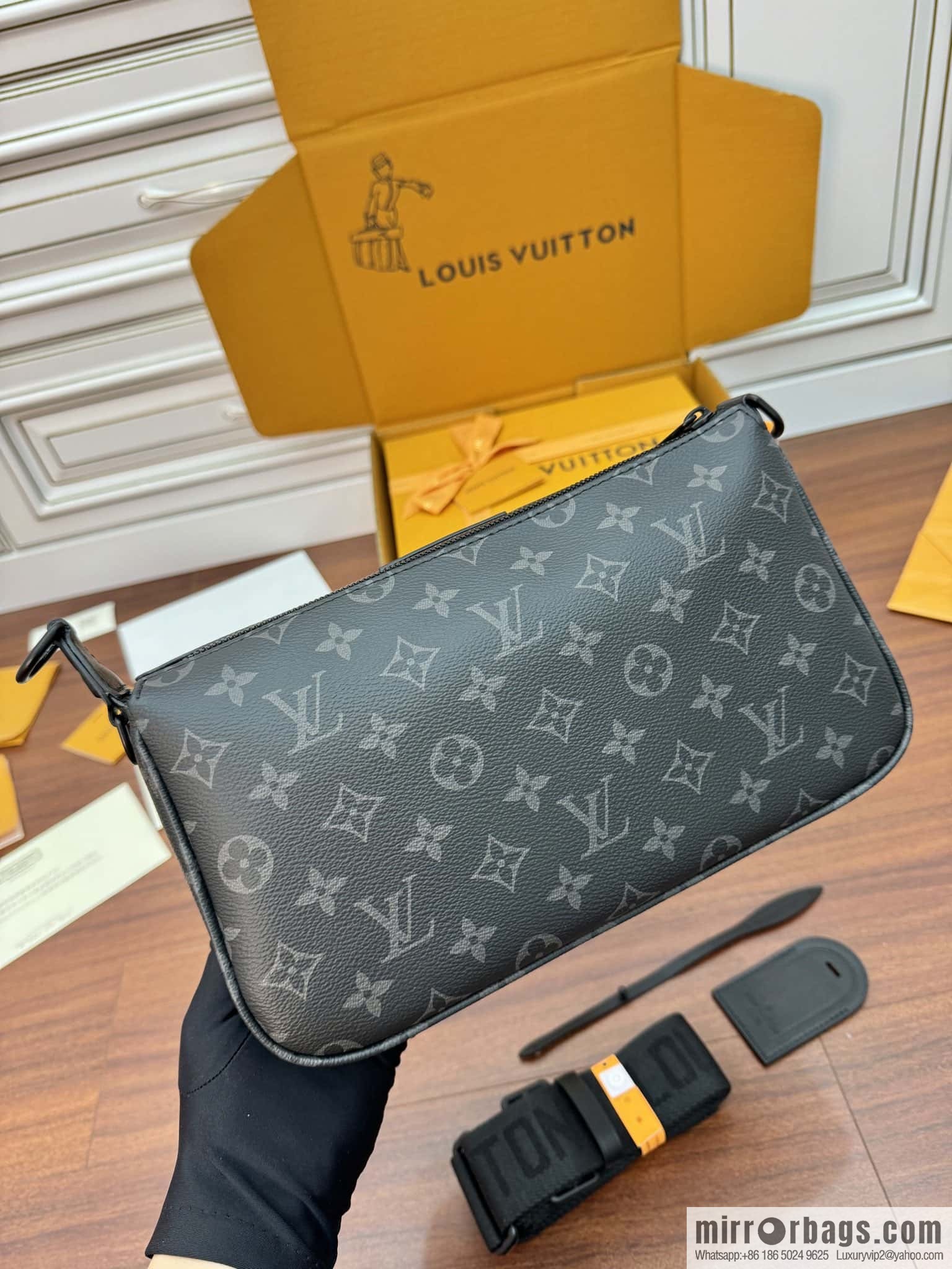 LV M11741 Pochette Accessoire XL
