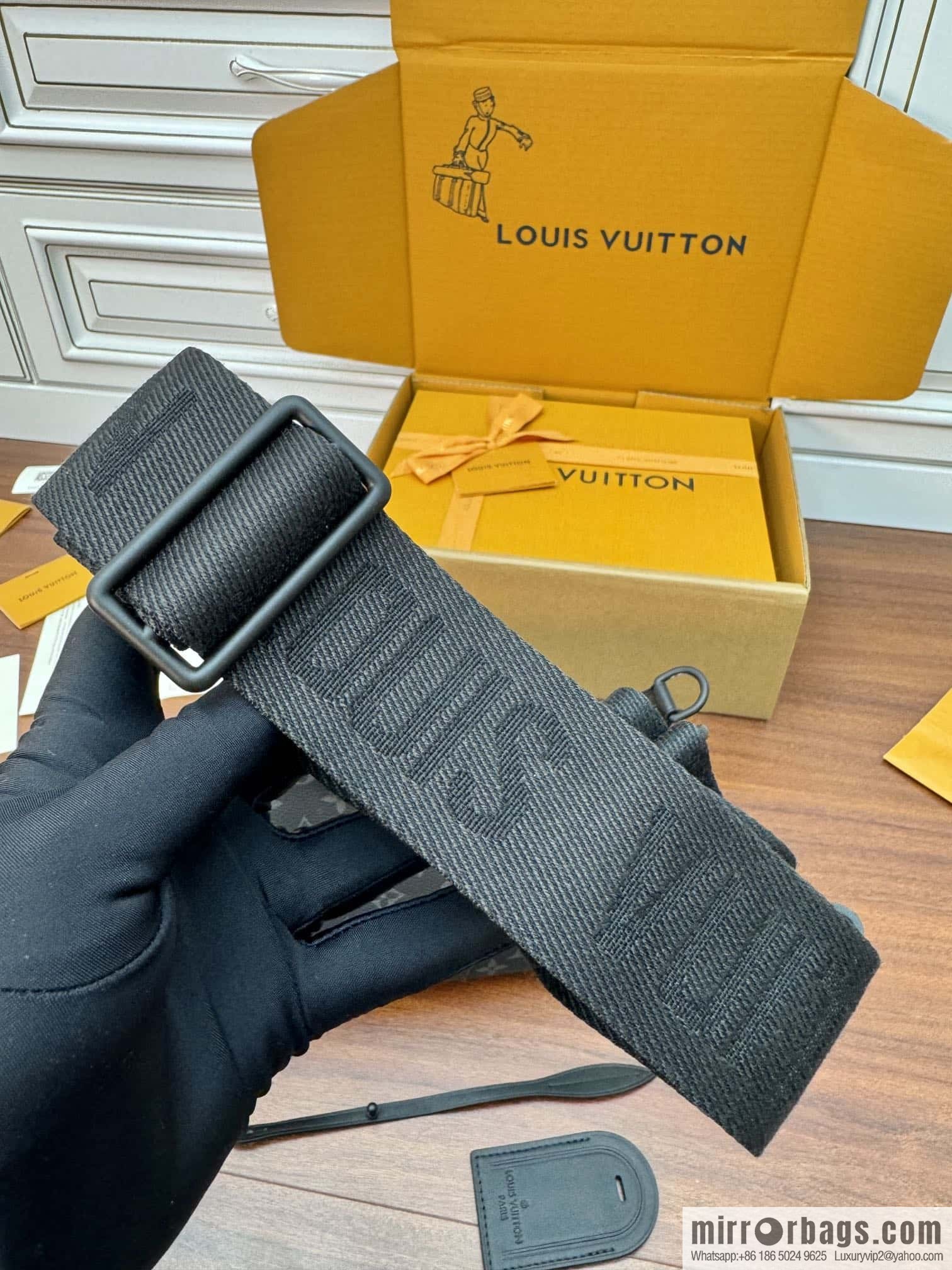 LV M11741 Pochette Accessoire XL