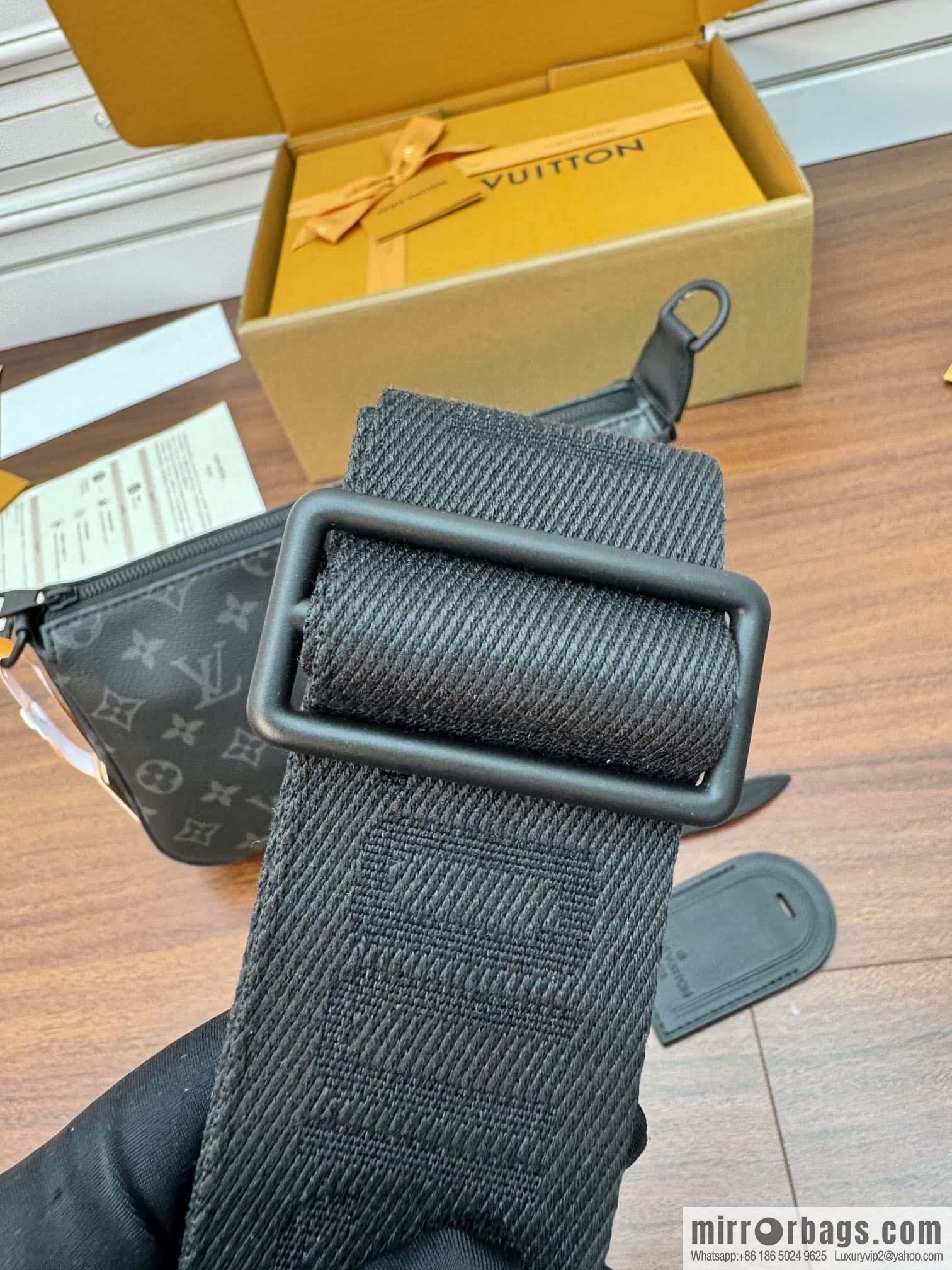 LV M11741 Pochette Accessoire XL