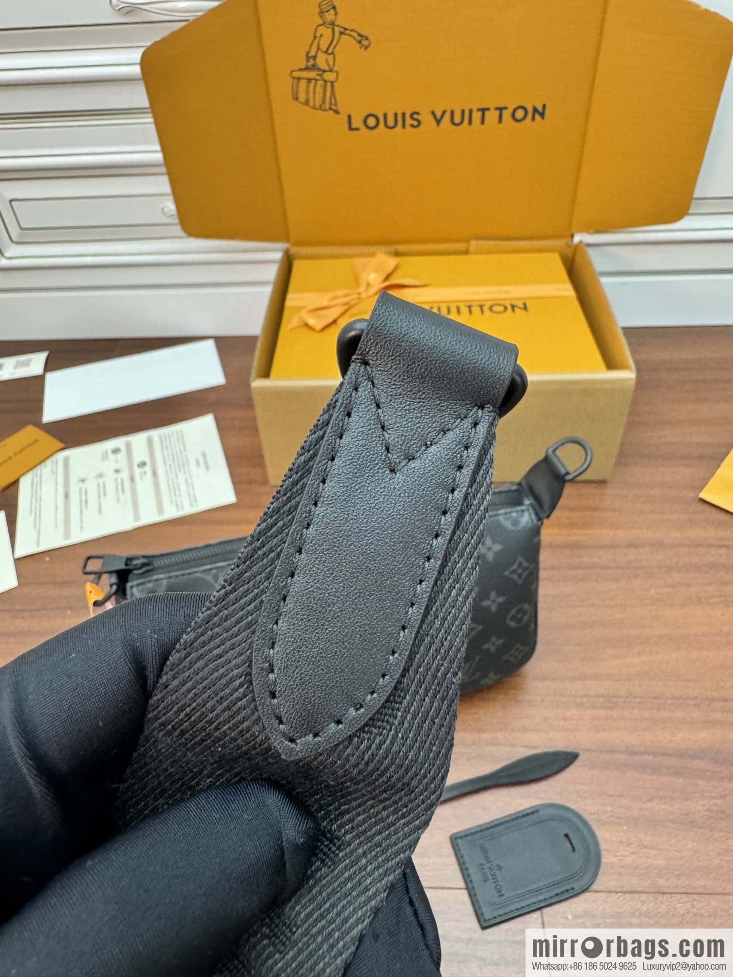 LV M11741 Pochette Accessoire XL