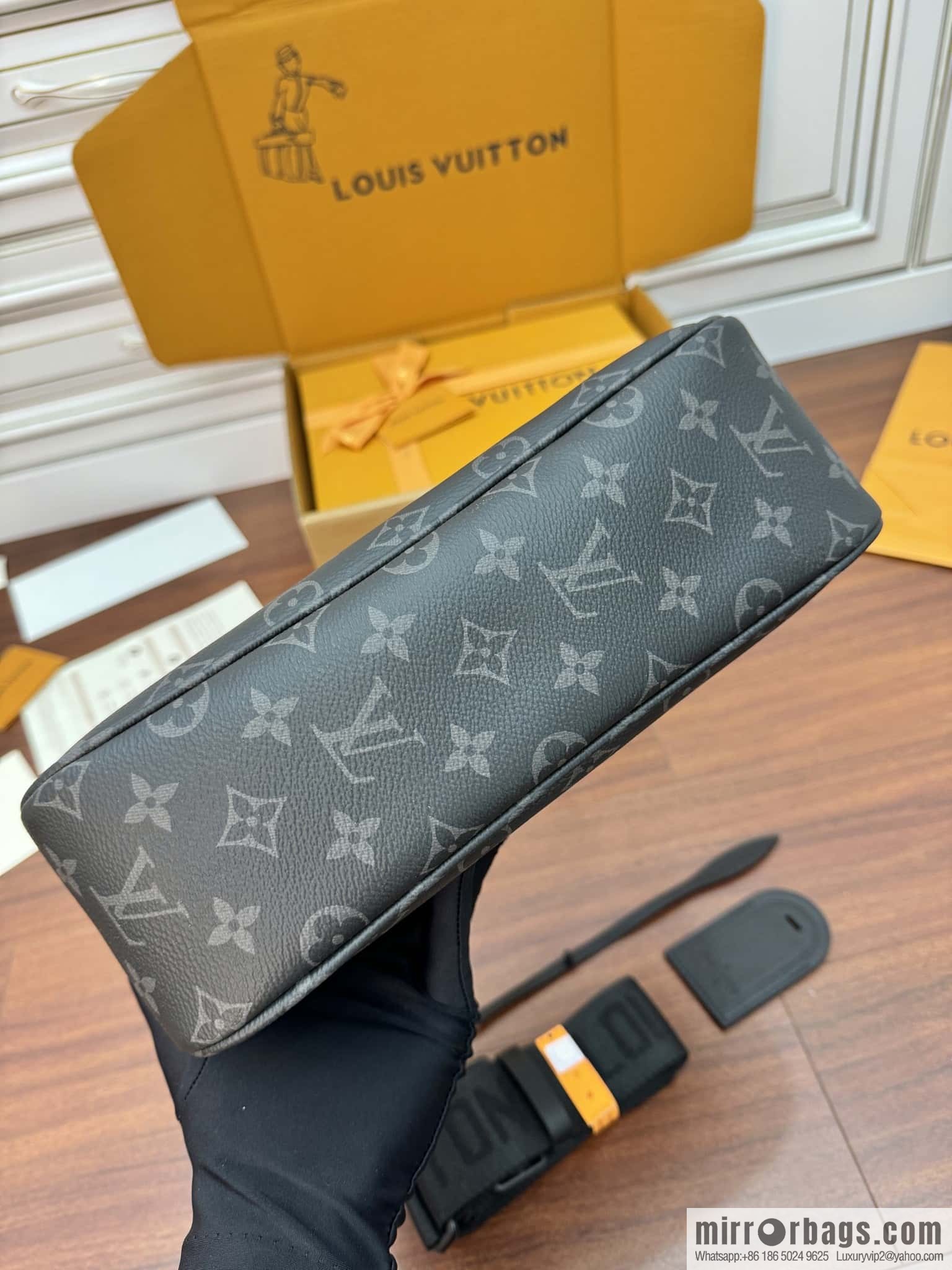 LV M11741 Pochette Accessoire XL