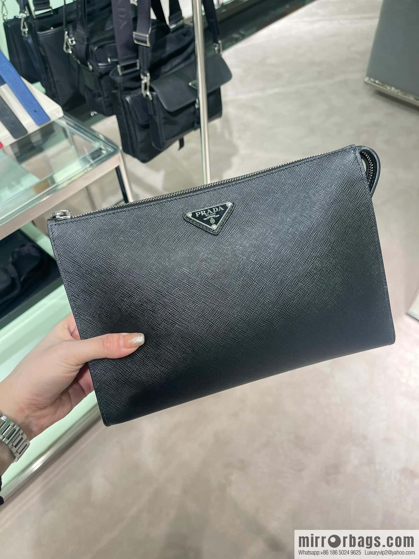 PRADA 🎉 new men's handbag 🎉 2VF030 handbag