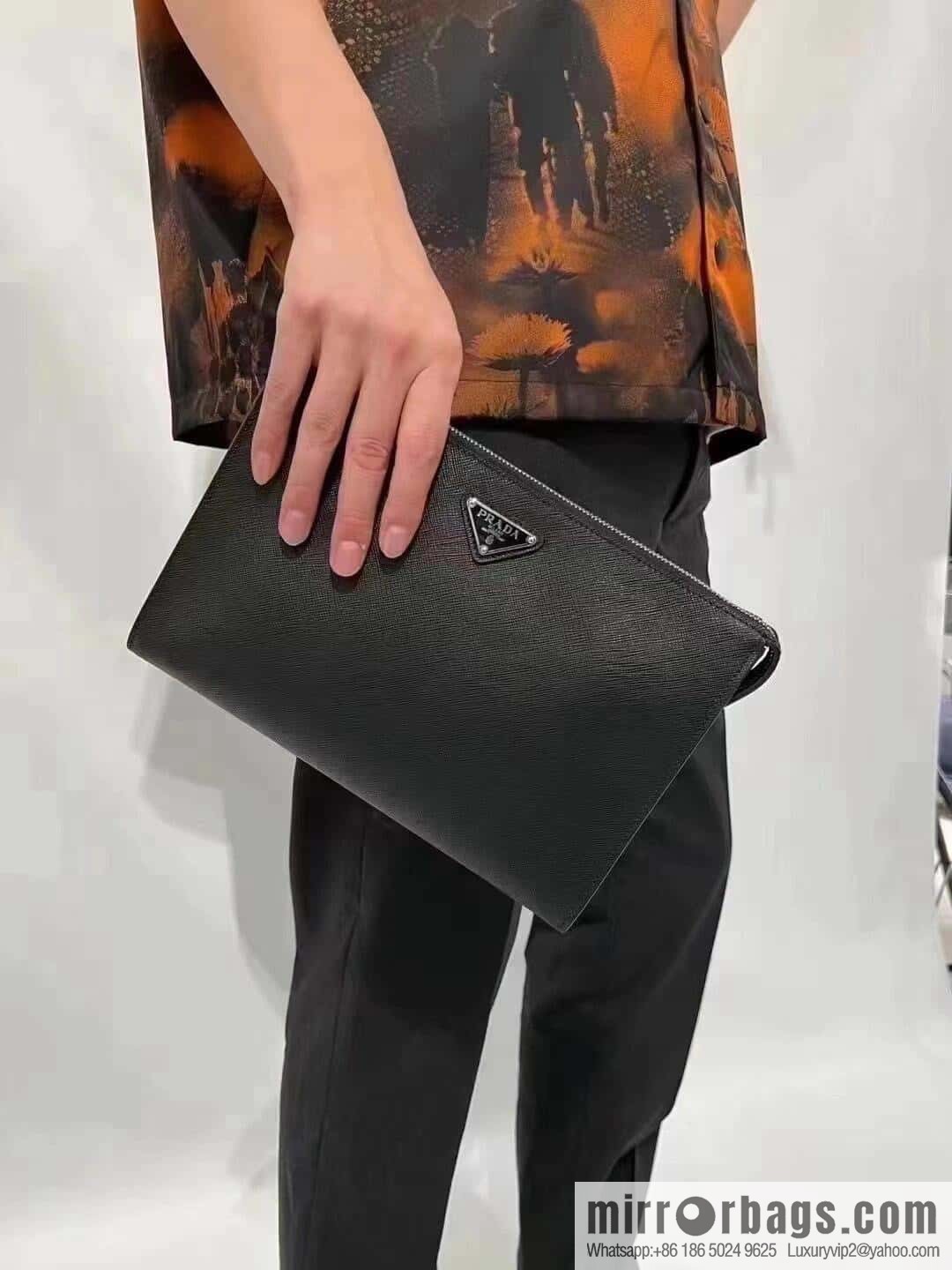 PRADA 🎉 new men's handbag 🎉 2VF030 handbag
