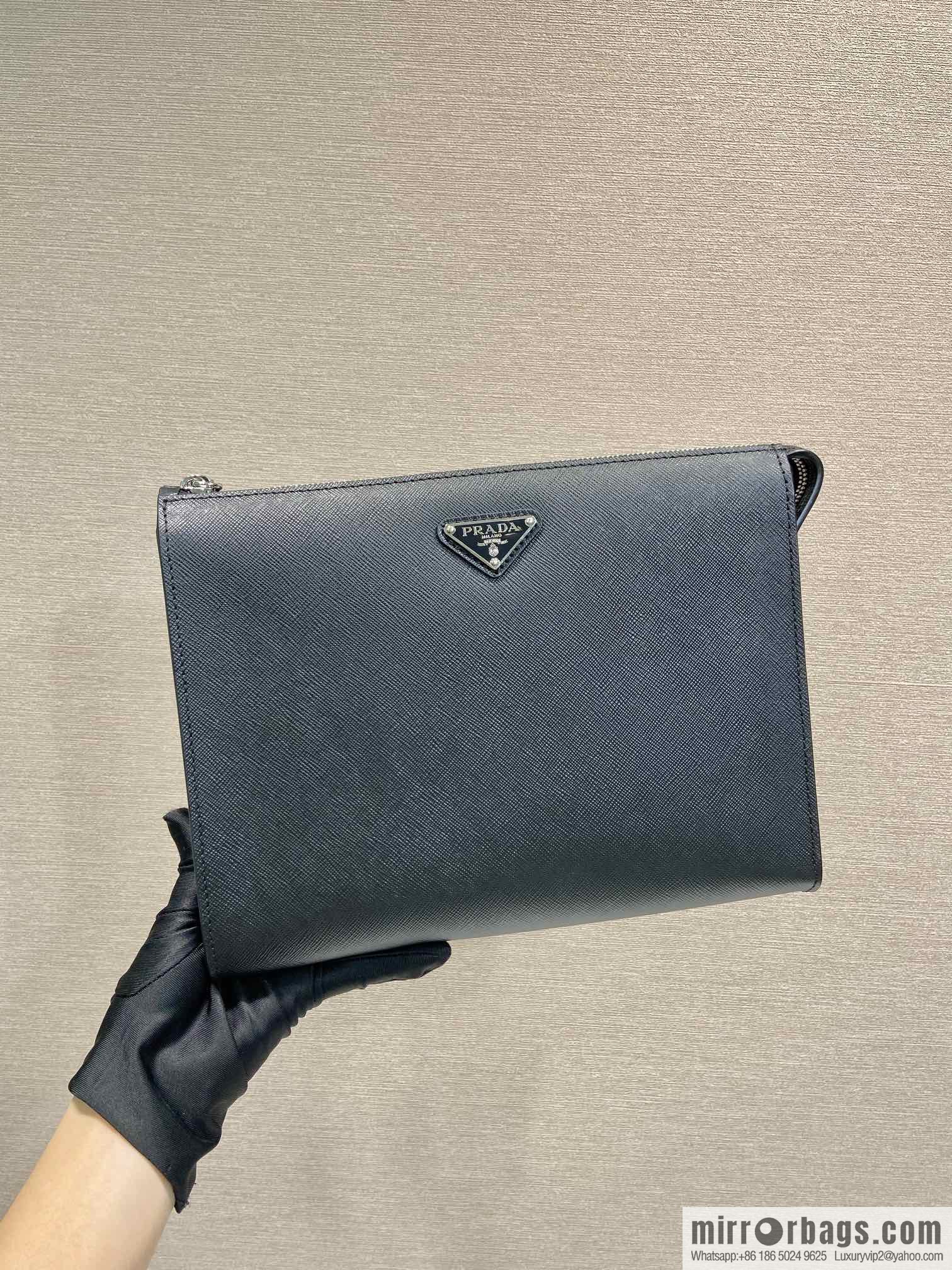 PRADA 🎉 new men's handbag 🎉 2VF030 handbag