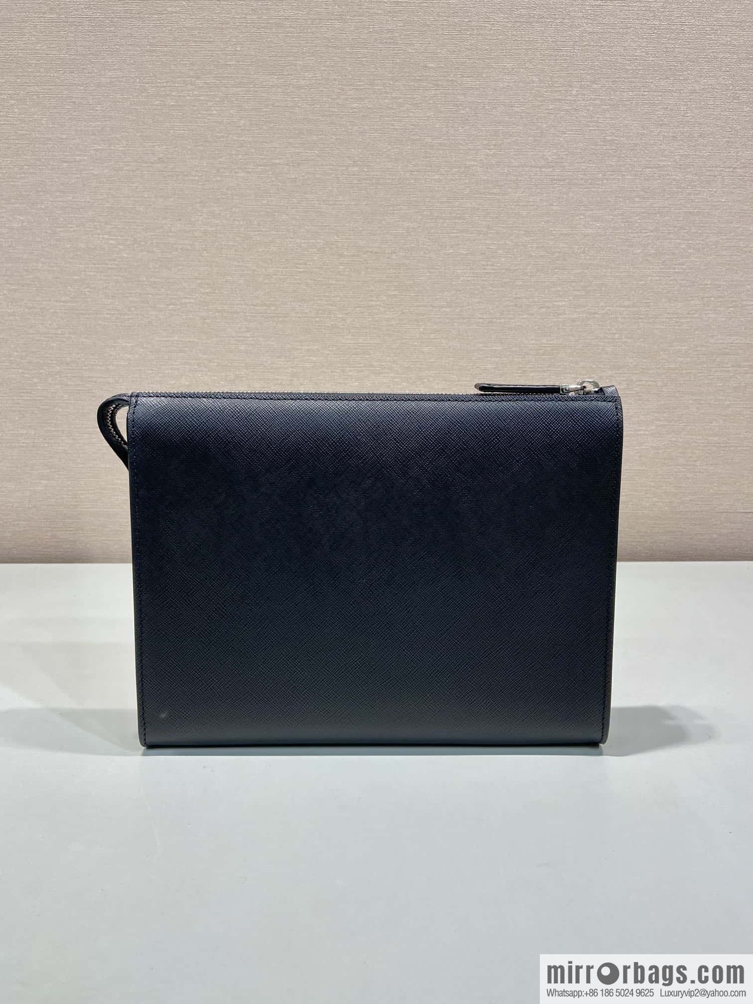 PRADA 🎉 new men's handbag 🎉 2VF030 handbag