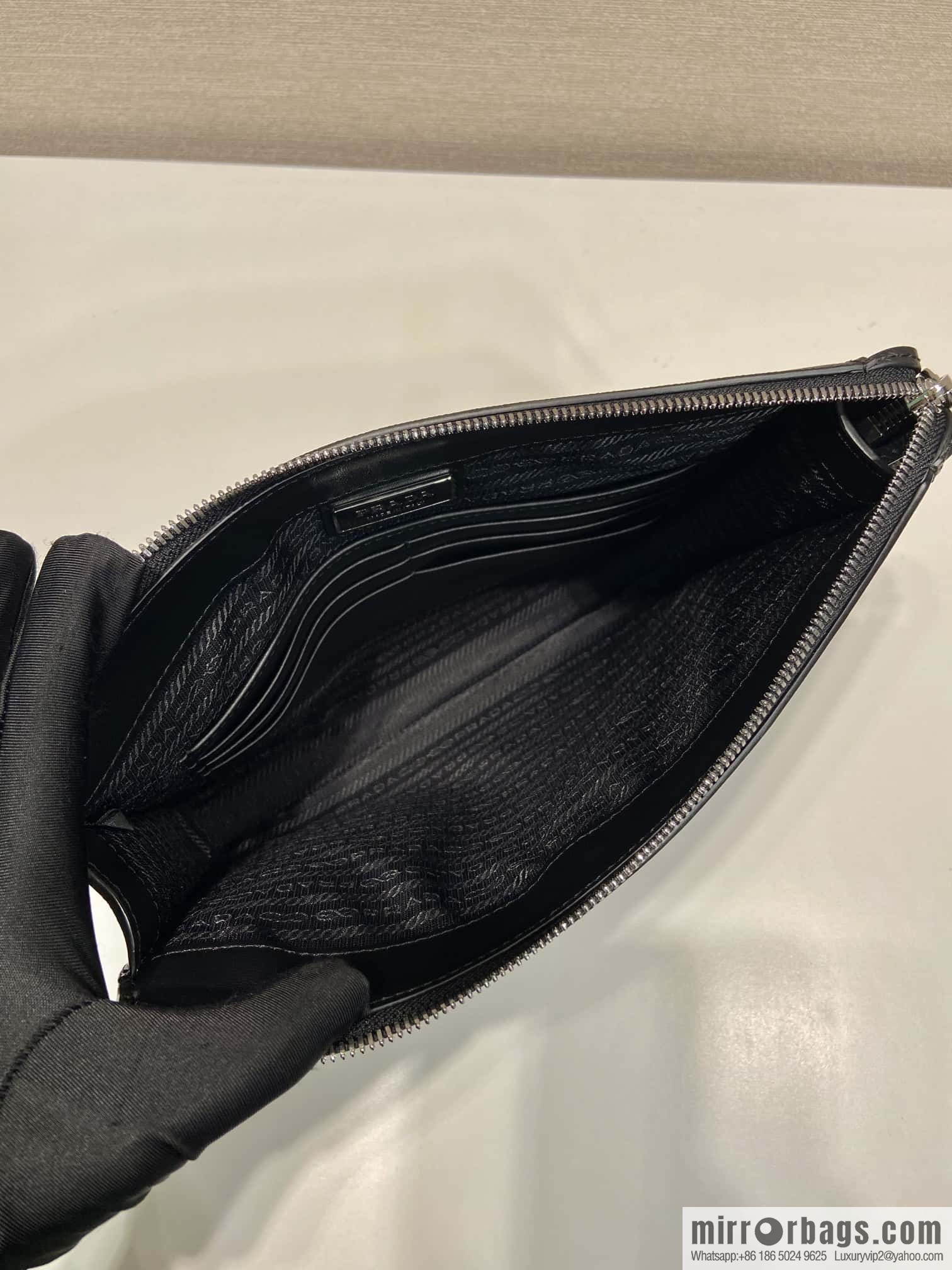 PRADA 🎉 new men's handbag 🎉 2VF030 handbag