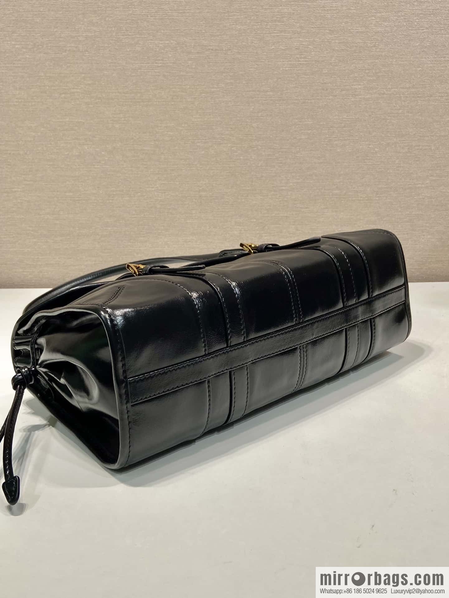 PRADA 🎉 new oil wax bag 🎉 1BD376