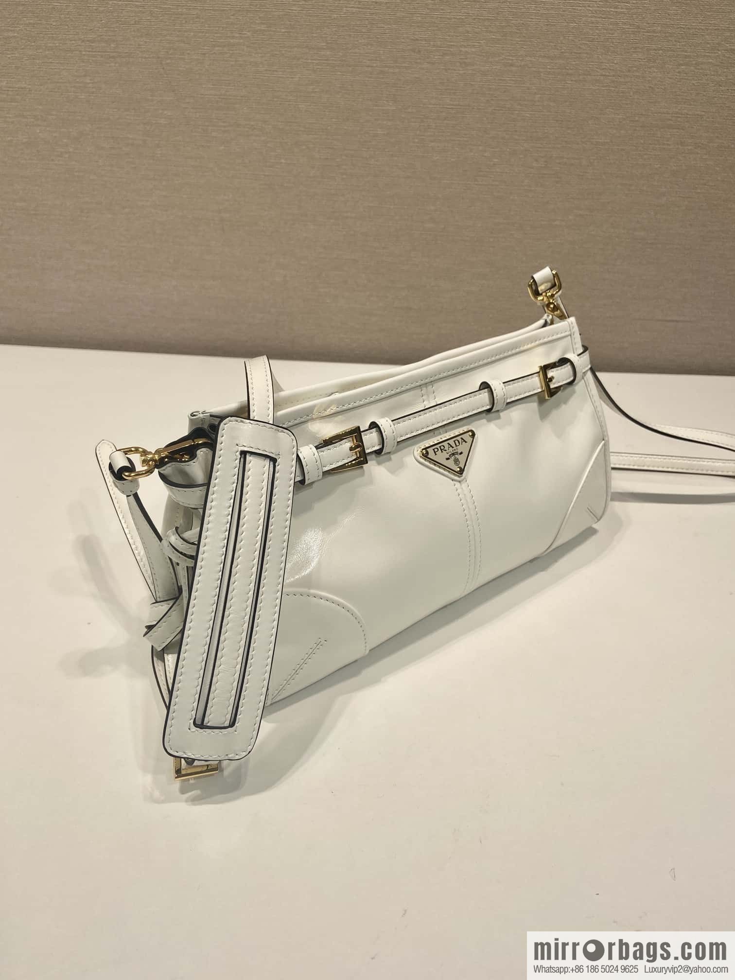 PRADA 🎉 LusSo lf oil wax leather 🎉 1BA215 messenger bag 🎉 white