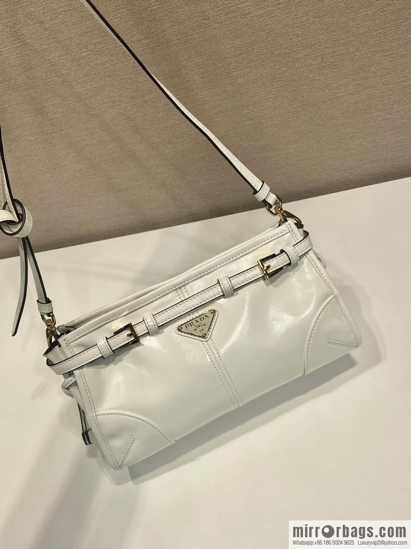 PRADA 🎉 LusSo lf oil wax leather 🎉 1BA215 messenger bag 🎉 white