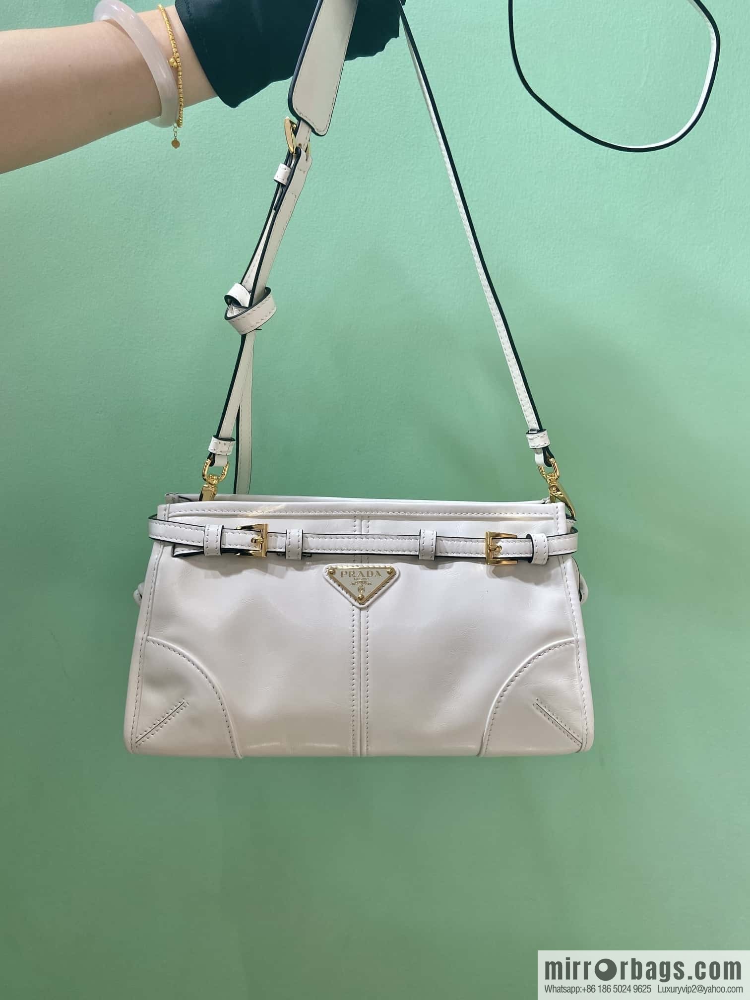 PRADA 🎉 LusSo lf oil wax leather 🎉 1BA215 messenger bag 🎉 white