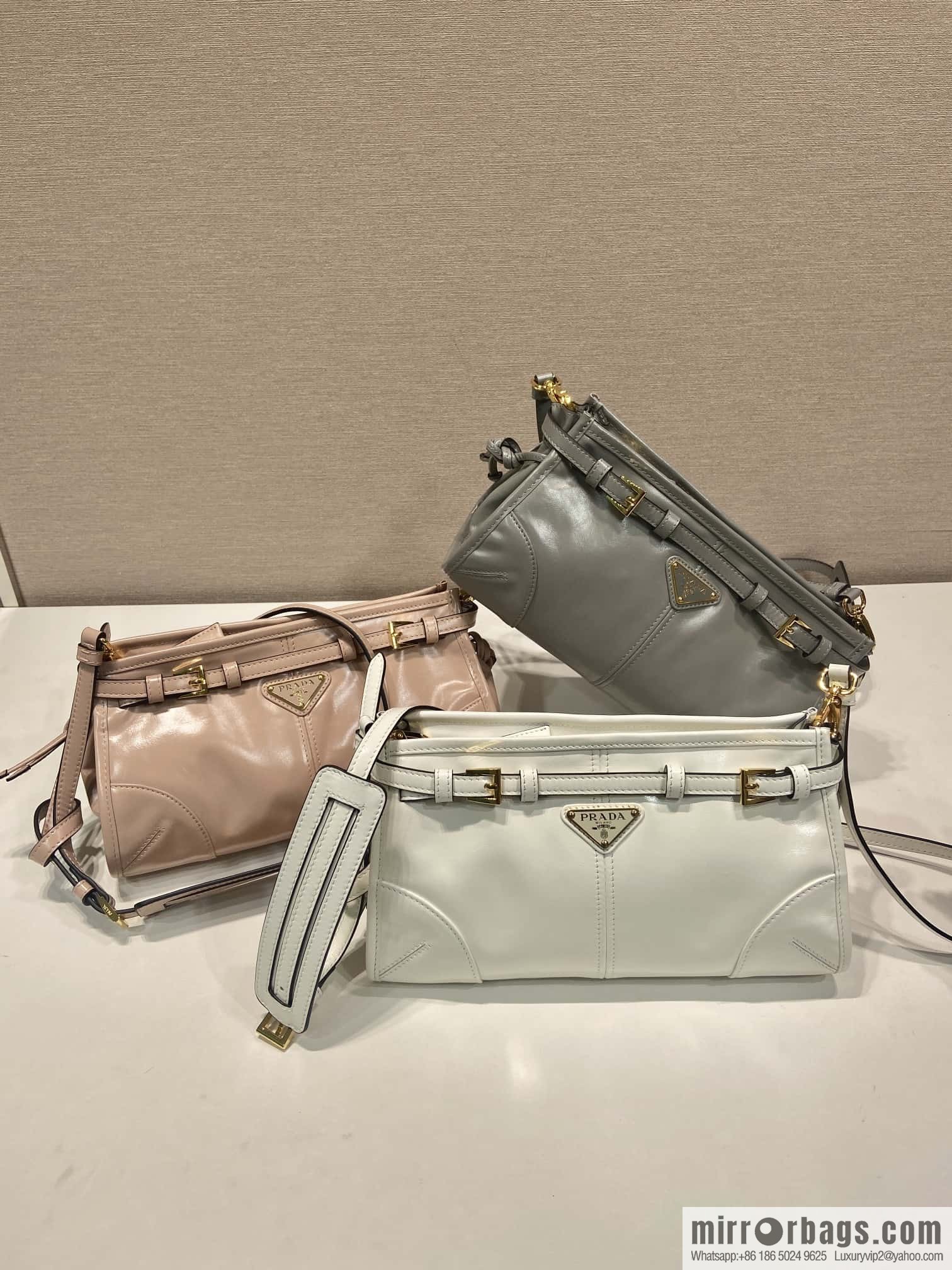 PRADA 🎉 LusSo lf oil wax leather 🎉 1BA215 messenger bag 🎉 white