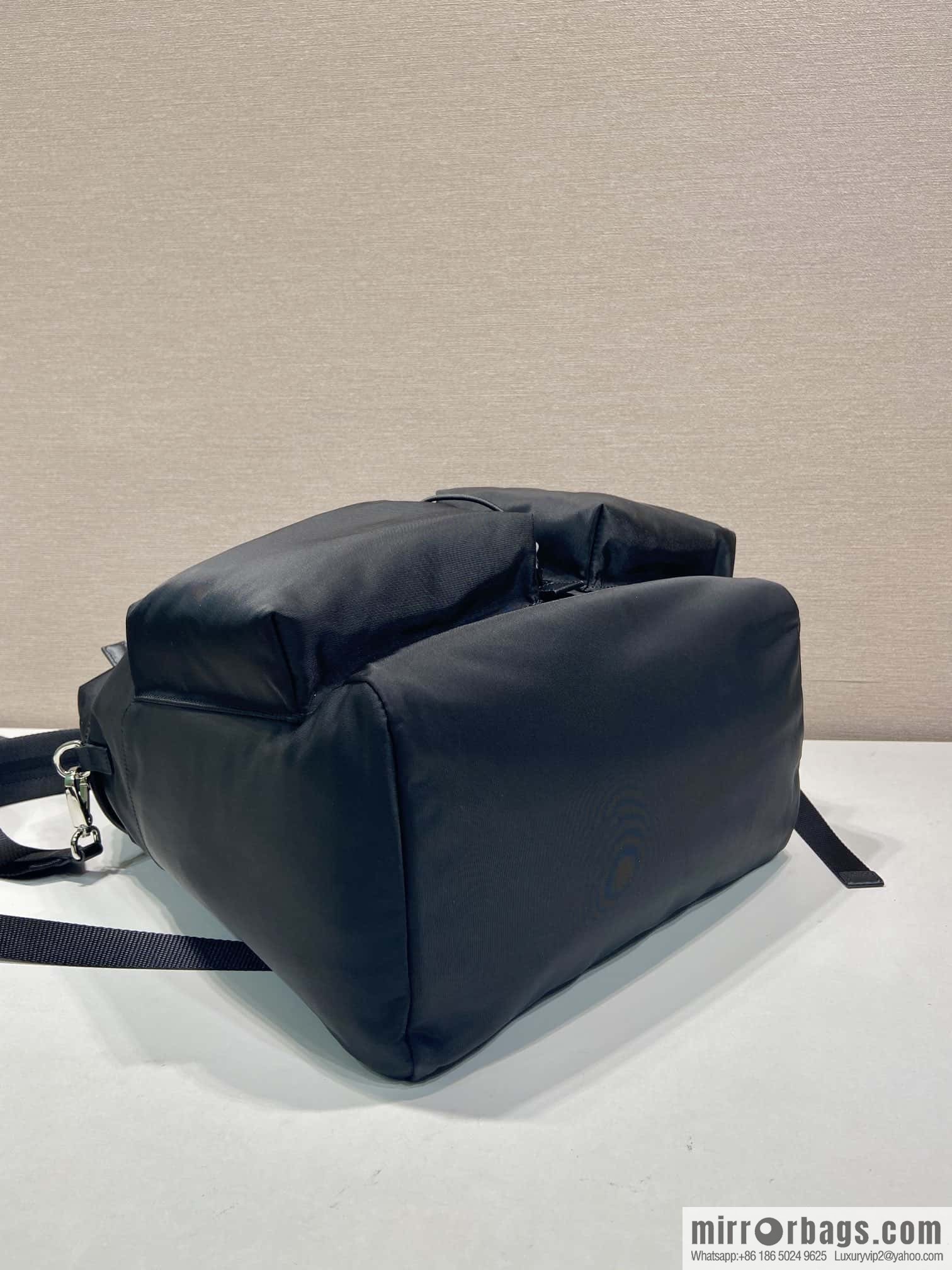 PRADA 🎉 new catwalk model 🎉 2VZ111 small shoulder back/shoulder bag