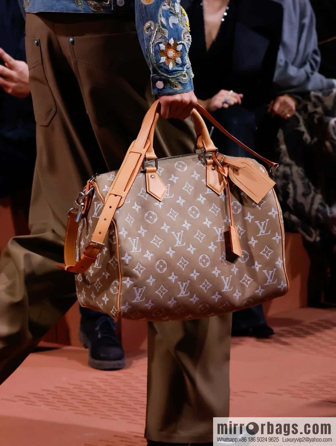 [Boutique‑grade] M24431 polished apricot, pillow bag speedy series P9 Bandoulière 40 Monogram Leather handbag