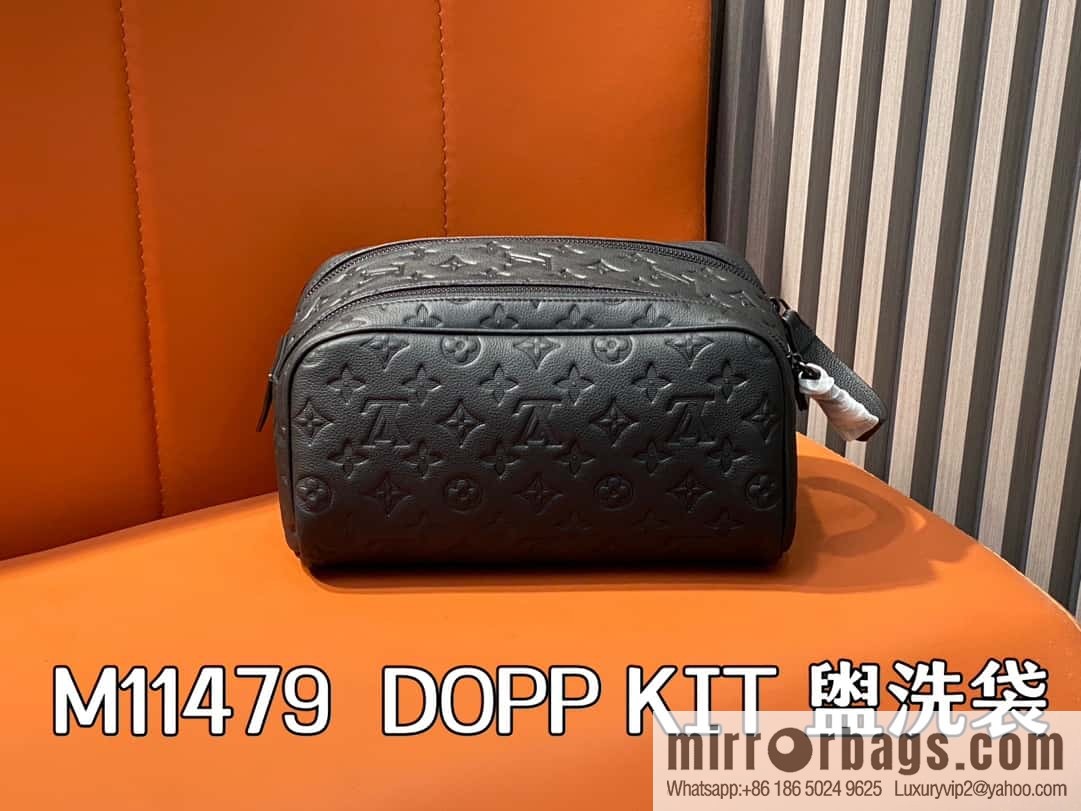 [Boutique‑grade] M11479 black embossed, full leather toilet bag clutch bag series DOPP KIT toilet bag