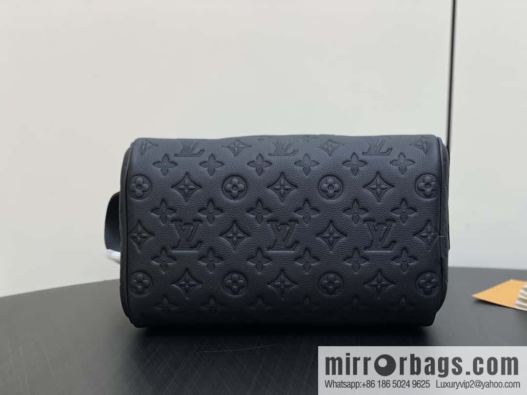 [Boutique‑grade] M11479 black embossed, full leather toilet bag clutch bag series DOPP KIT toilet bag