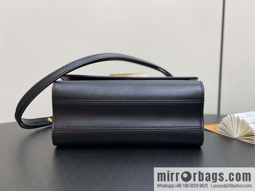 [Boutique‑grade] M11723 black, water ripple Twist series TWIST medium handbag