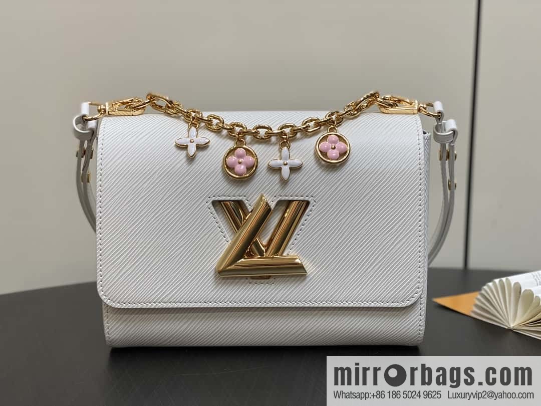 [Boutique‑grade] M11724 white, water ripple Twist series TWIST medium handbag M11723