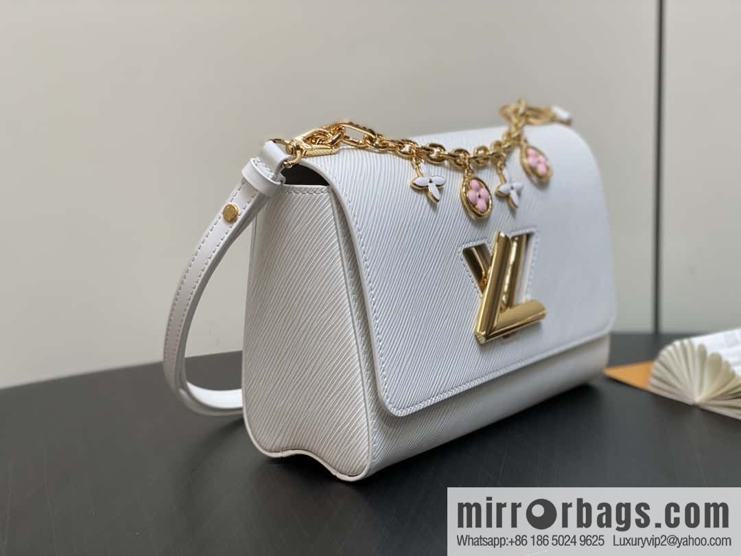 [Boutique‑grade] M11724 white, water ripple Twist series TWIST medium handbag M11723