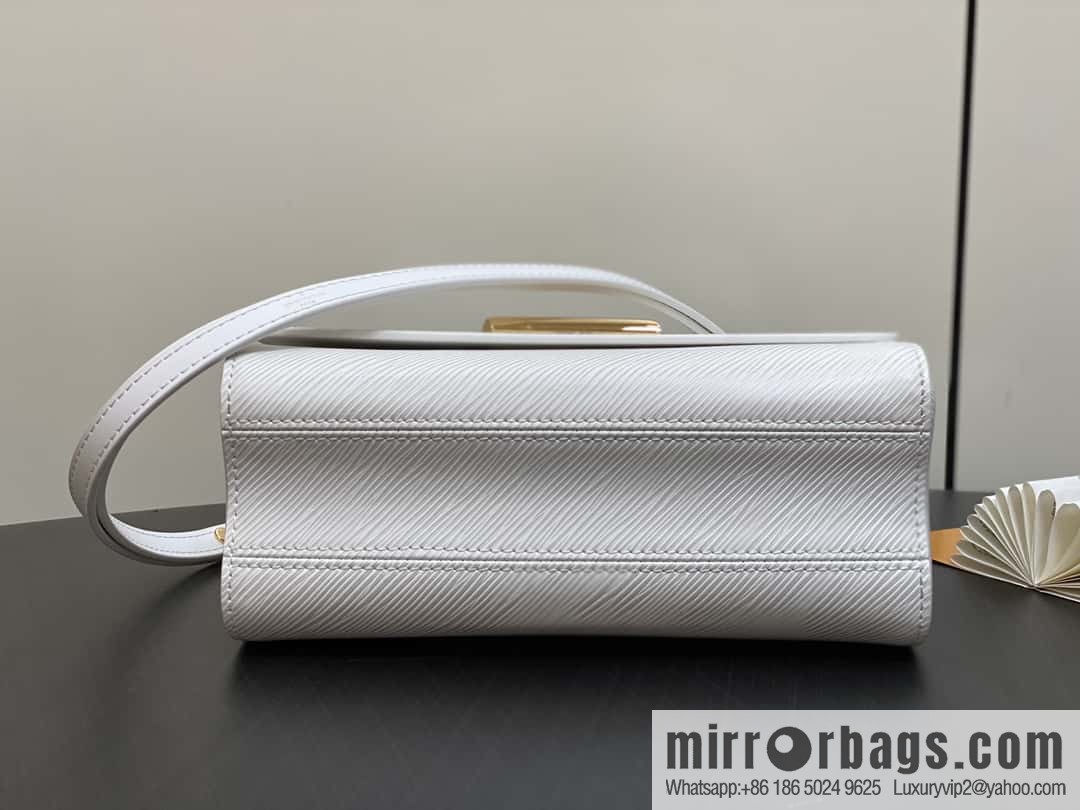 [Boutique‑grade] M11724 white, water ripple Twist series TWIST medium handbag M11723