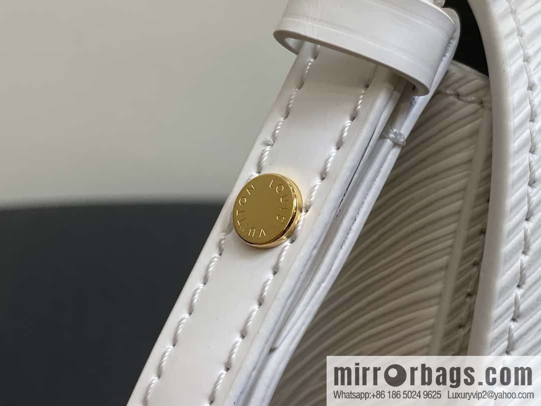 [Boutique‑grade] M11724 white, water ripple Twist series TWIST medium handbag M11723