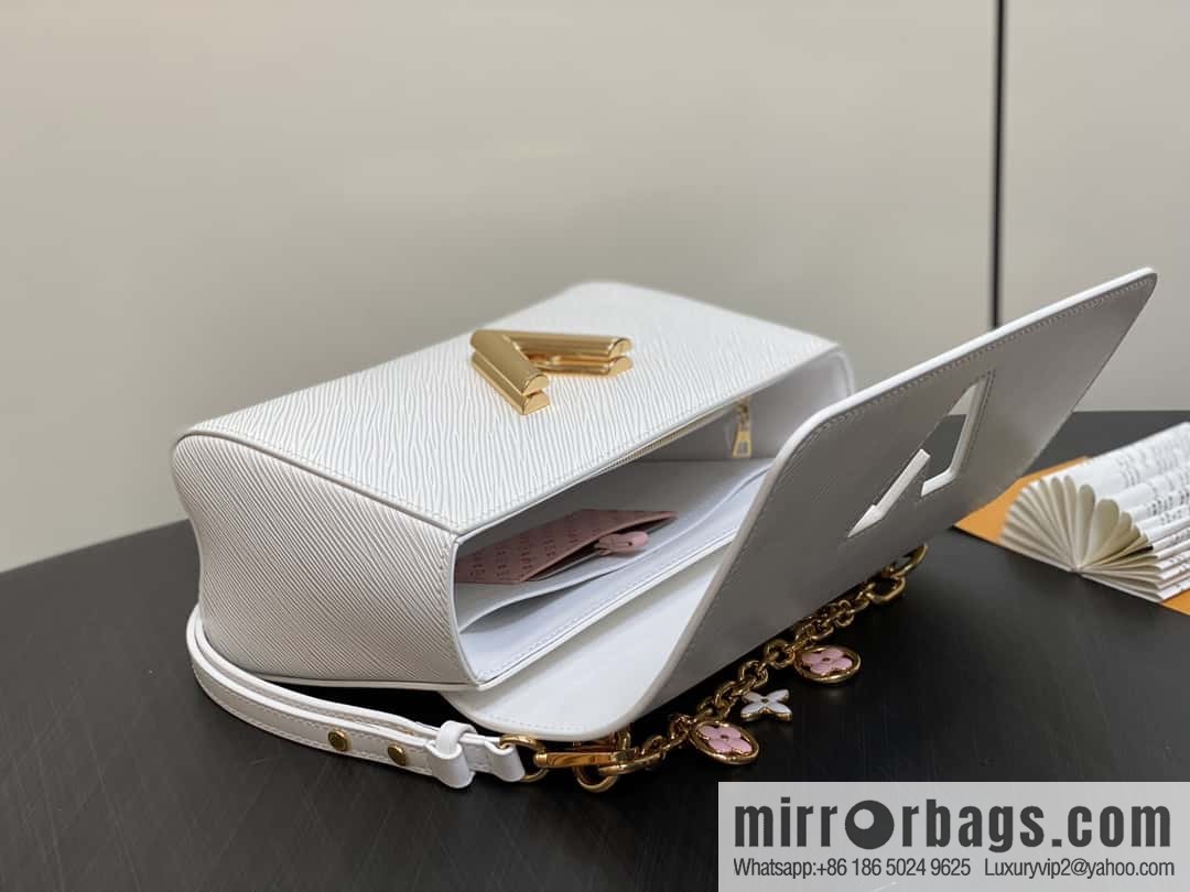 [Boutique‑grade] M11724 white, water ripple Twist series TWIST medium handbag M11723