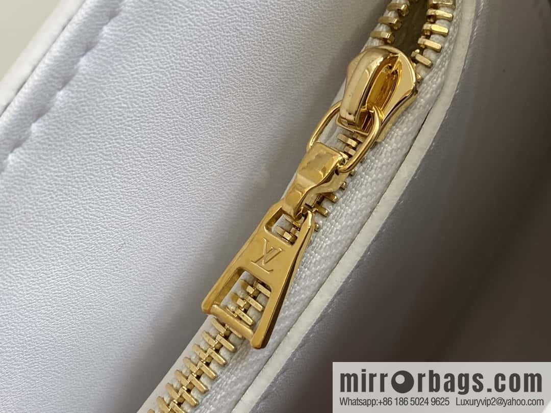 [Boutique‑grade] M11724 white, water ripple Twist series TWIST medium handbag M11723