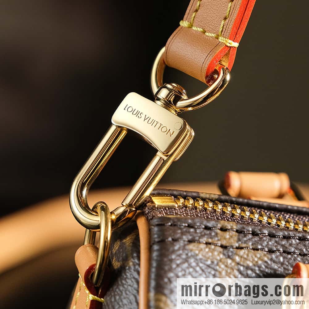 LV ππππ ππππππ ππππ chip diamond beating code pillow bag series M81085