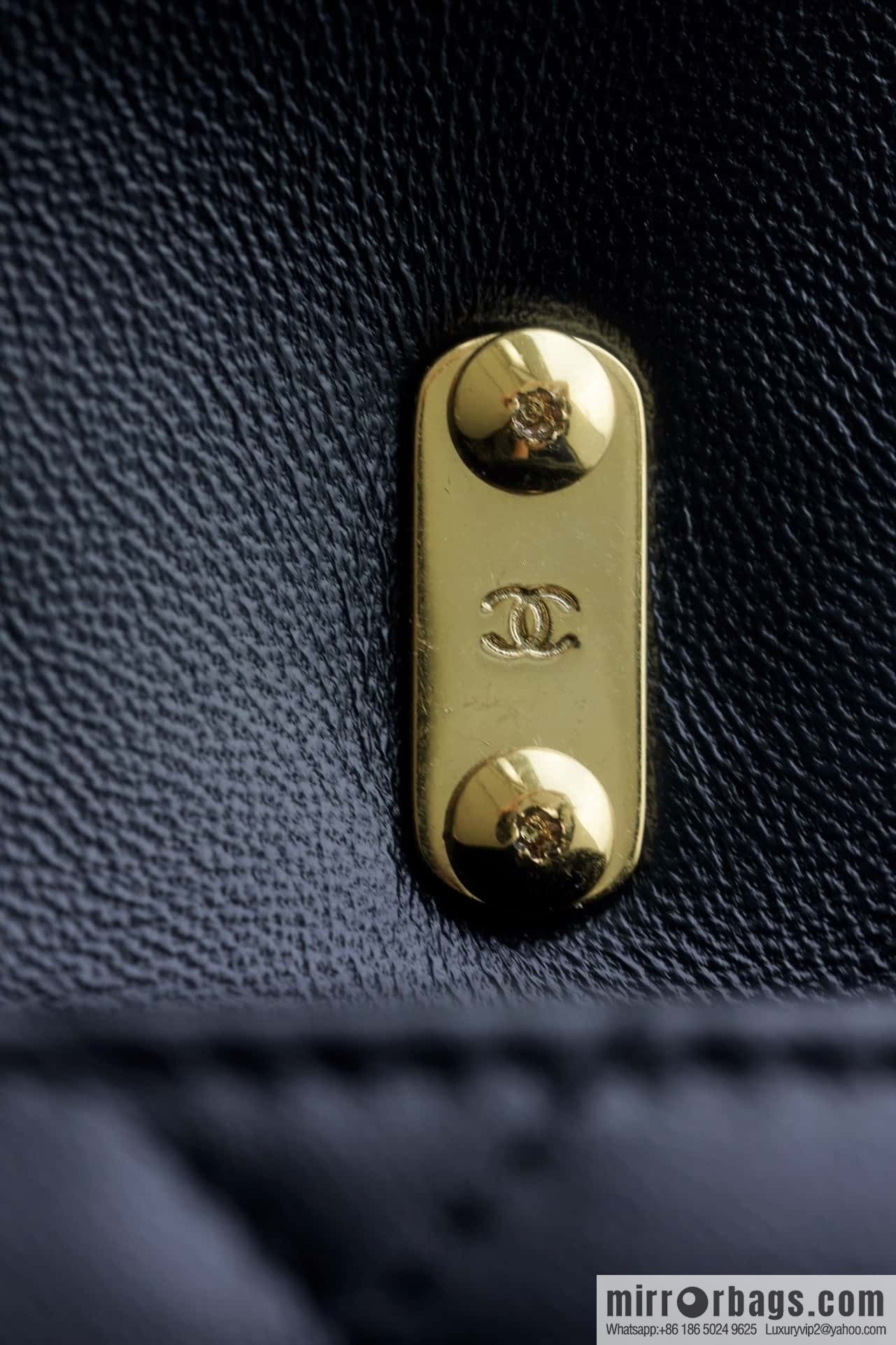 𝗖𝗵𝗮𝗻𝗲𝗹 𝟮𝟮𝘀 thick chain cf armpit bag Genuine leather AS3213
