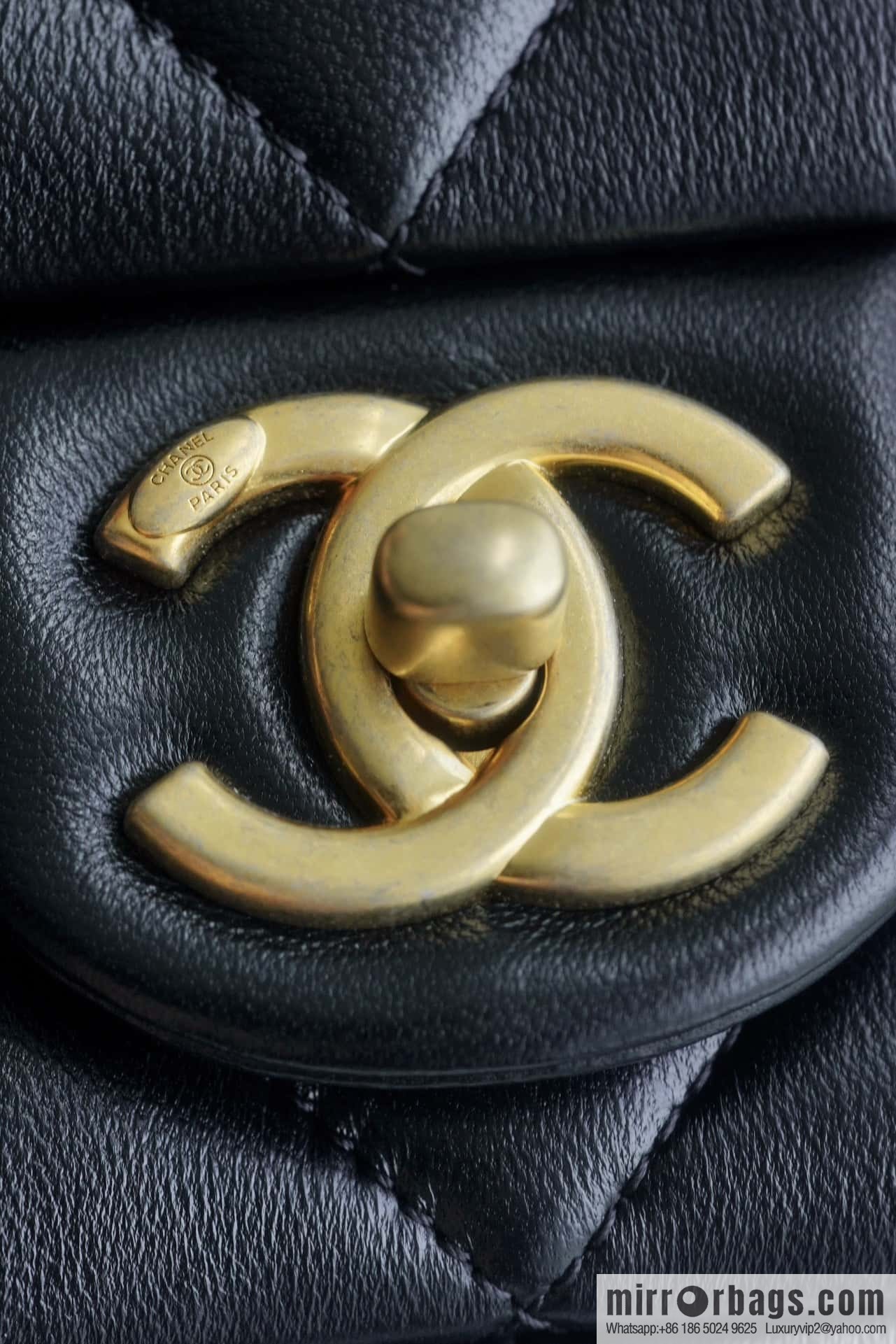 𝗖𝗵𝗮𝗻𝗲𝗹 𝟮𝟮𝘀 thick chain cf armpit bag, small AS3214