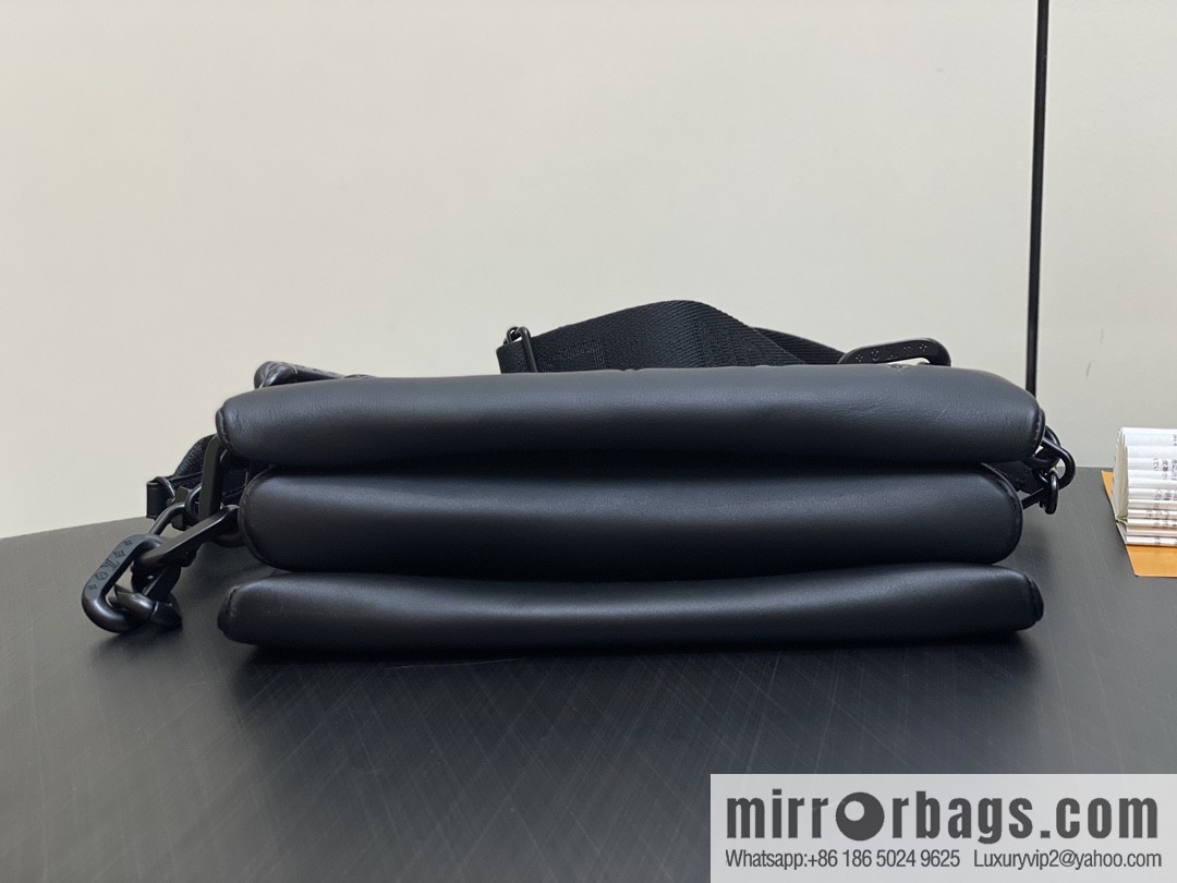 [Boutique‑grade] M11370 black full leather embossed, chain bag series, the new COUSSIN small handbag of the season