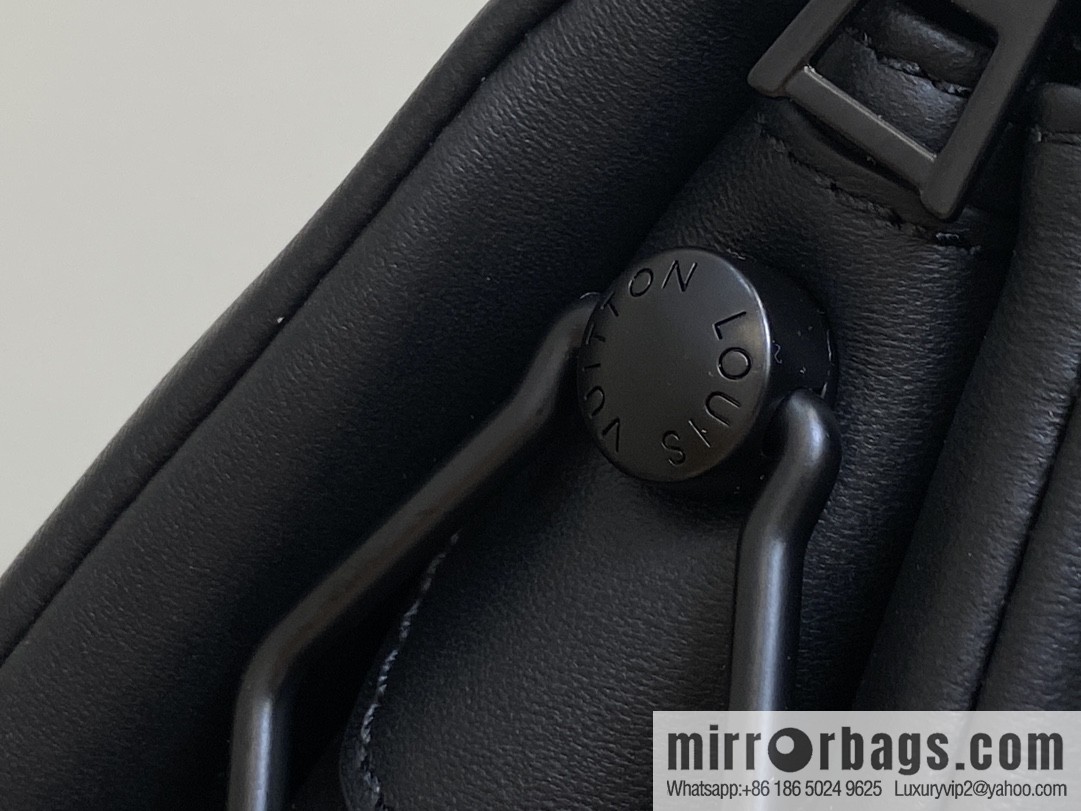[Boutique‑grade] M11370 black full leather embossed, chain bag series, the new COUSSIN small handbag of the season