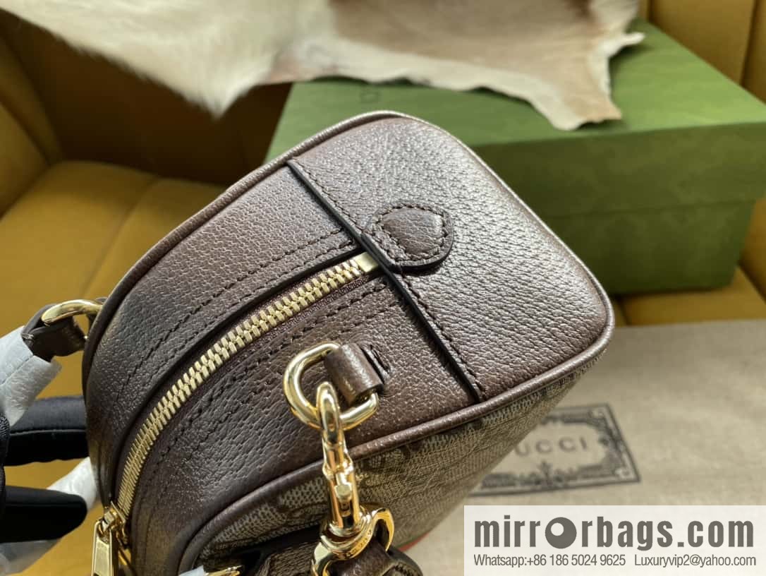 [Original leather] GG Supreme canvas 724606