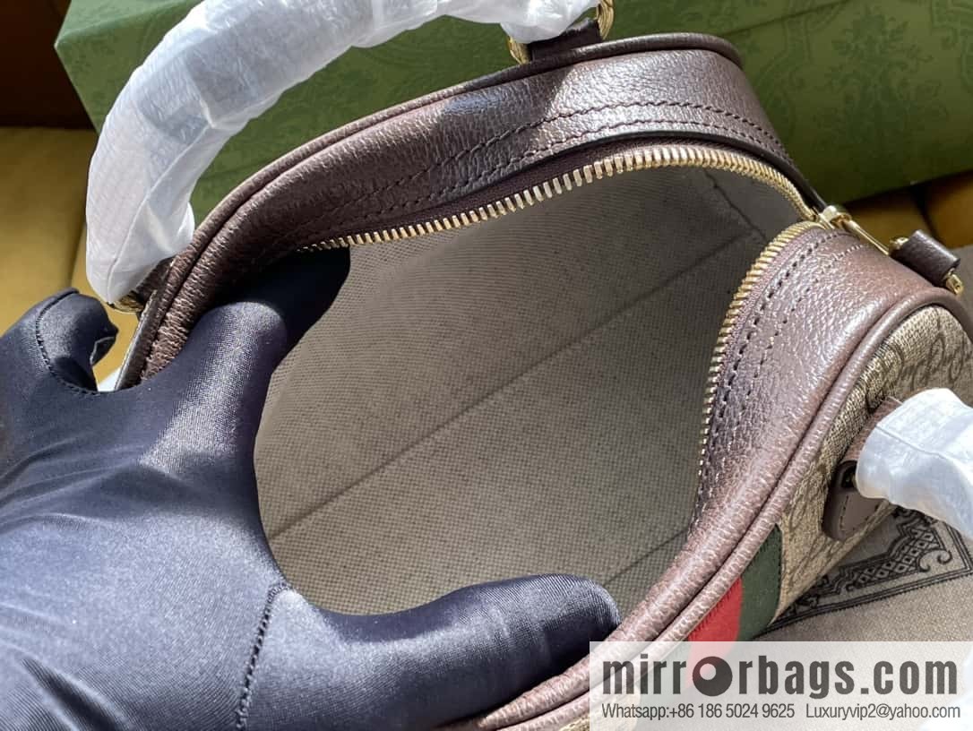[Original leather] GG Supreme canvas 724606