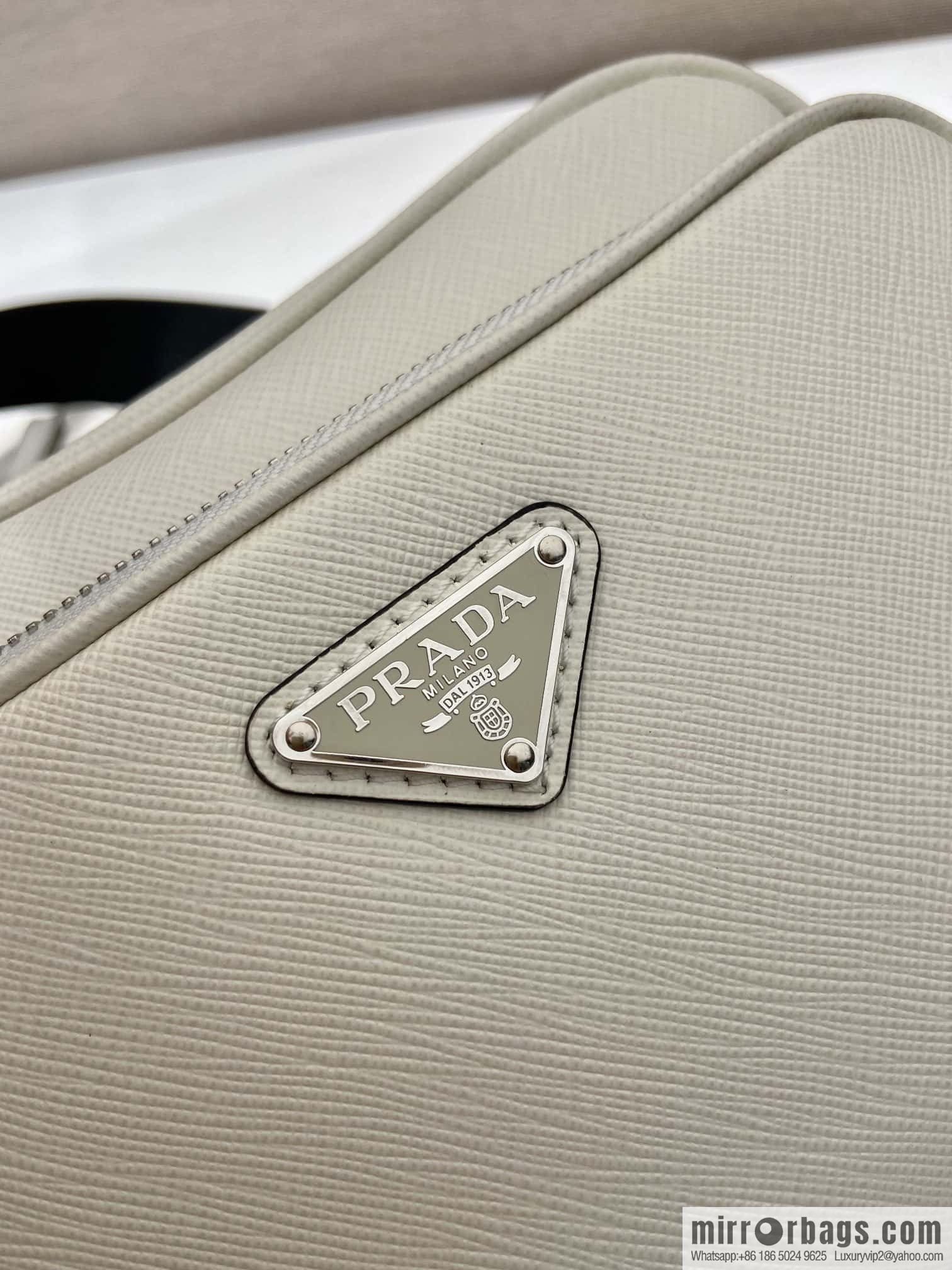 PRADA 🎉 new 🎉 2VH170 🎉🎉 new color