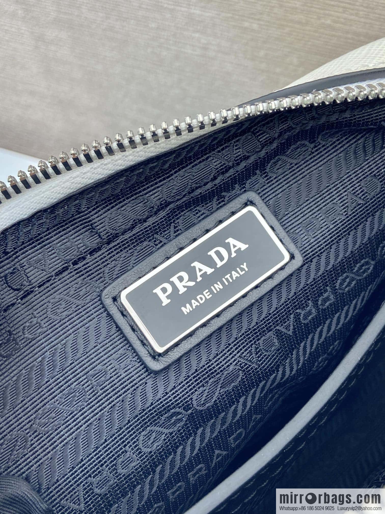 PRADA 🎉 new 🎉 2VH170 🎉🎉 new color