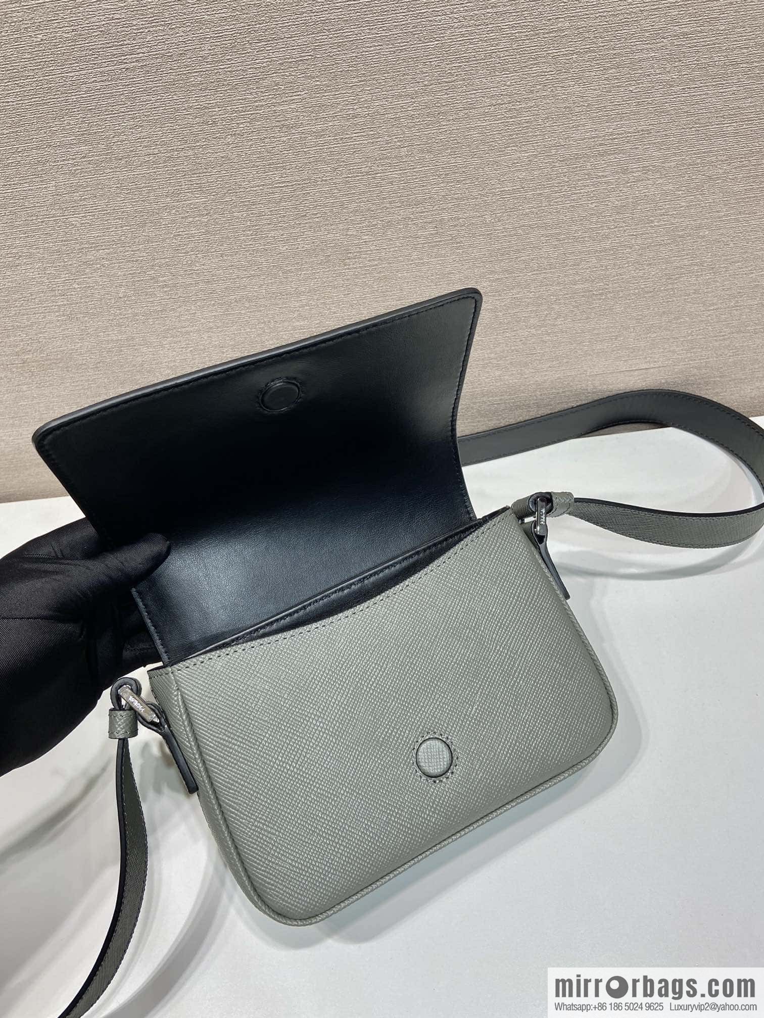 PRADA 🎉 new 🎉 2VD065 shoulder bag new color🎉🎉
